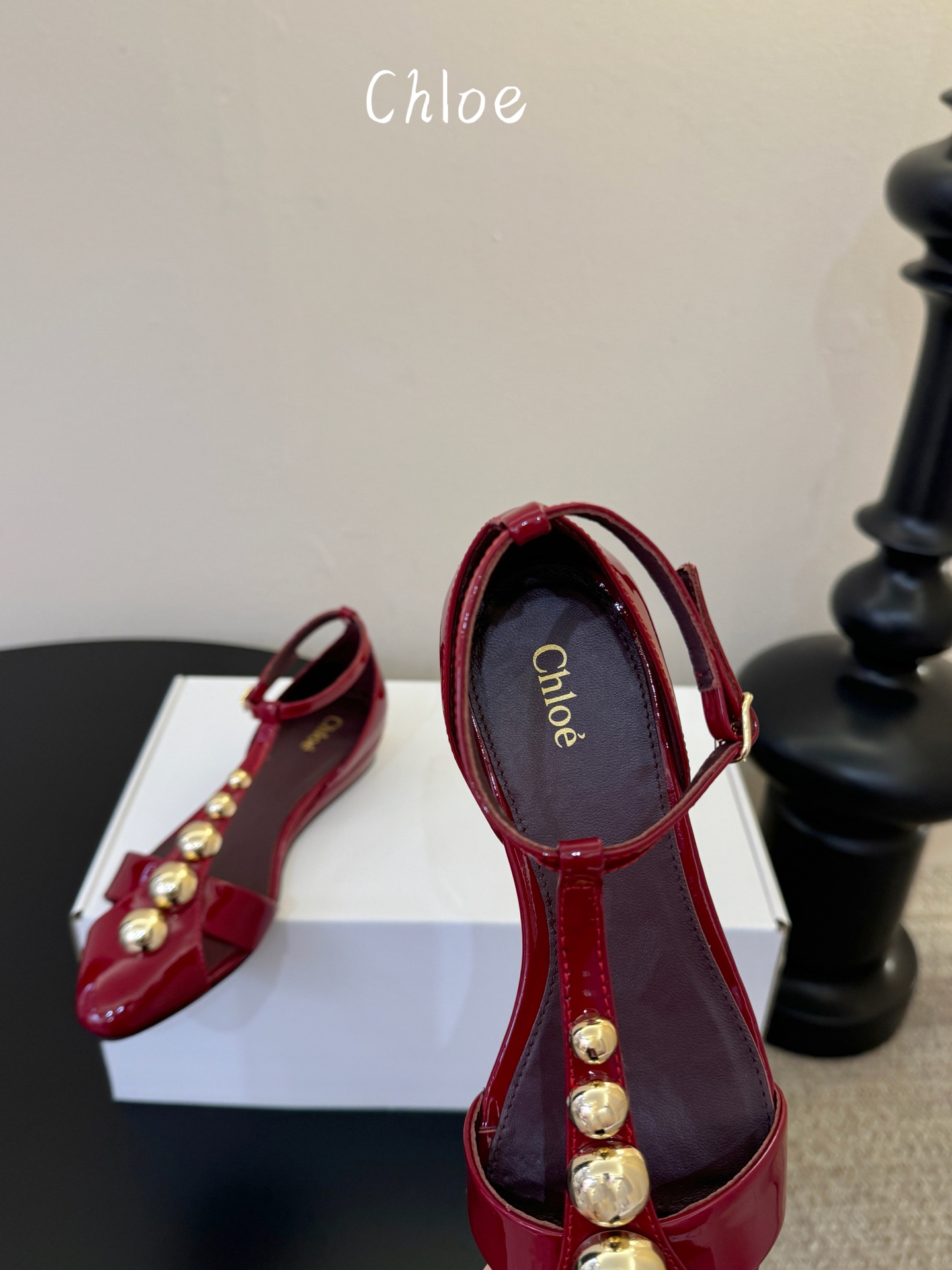 Chloe克洛伊•26春夏新品小坡跟后空凉鞋！最新系列凉鞋純手工製作的金屬logo裝飾獨特風格更顯品牌魅