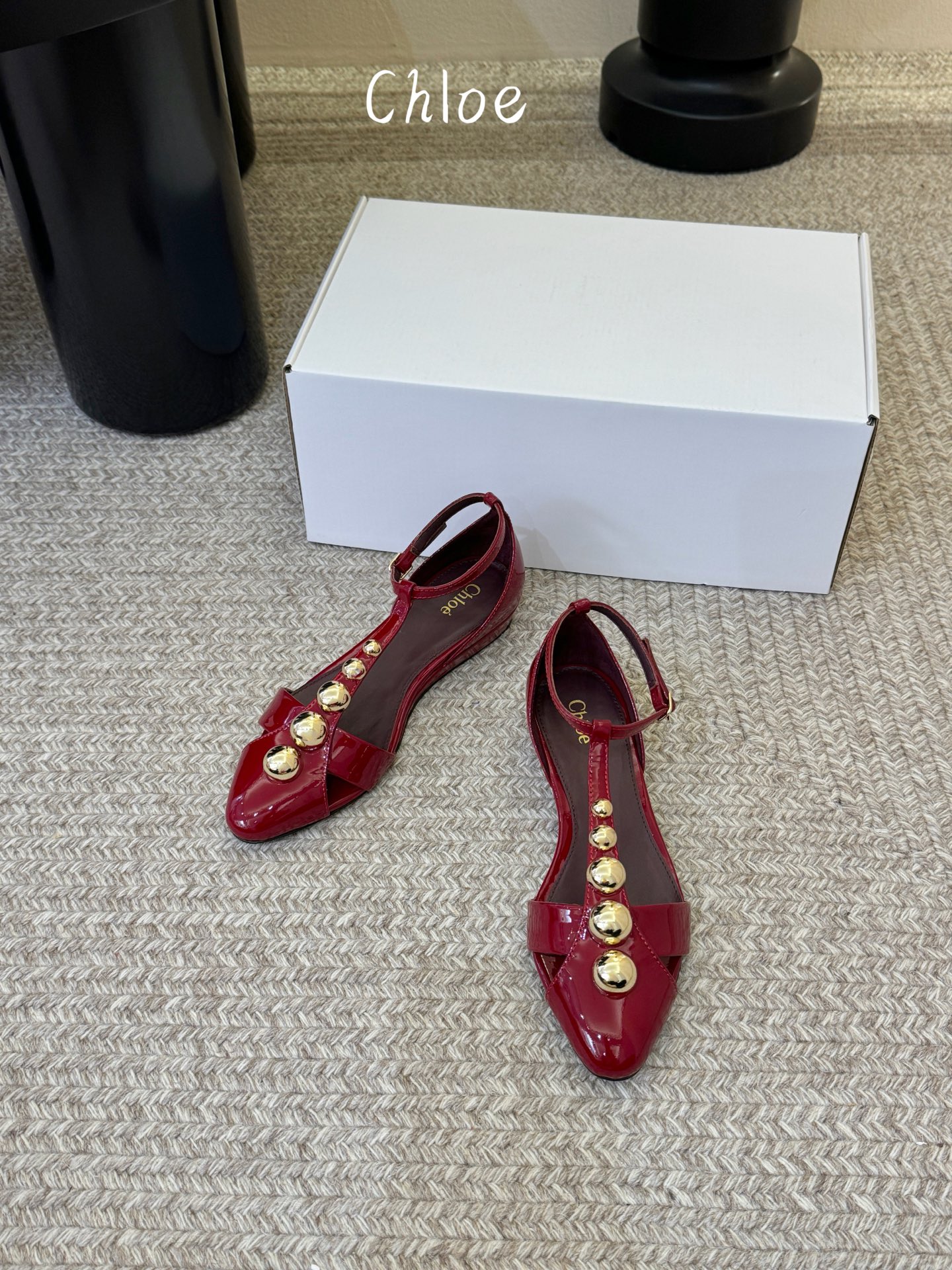 Chloe克洛伊•26春夏新品小坡跟后空凉鞋！最新系列凉鞋純手工製作的金屬logo裝飾獨特風格更顯品牌魅