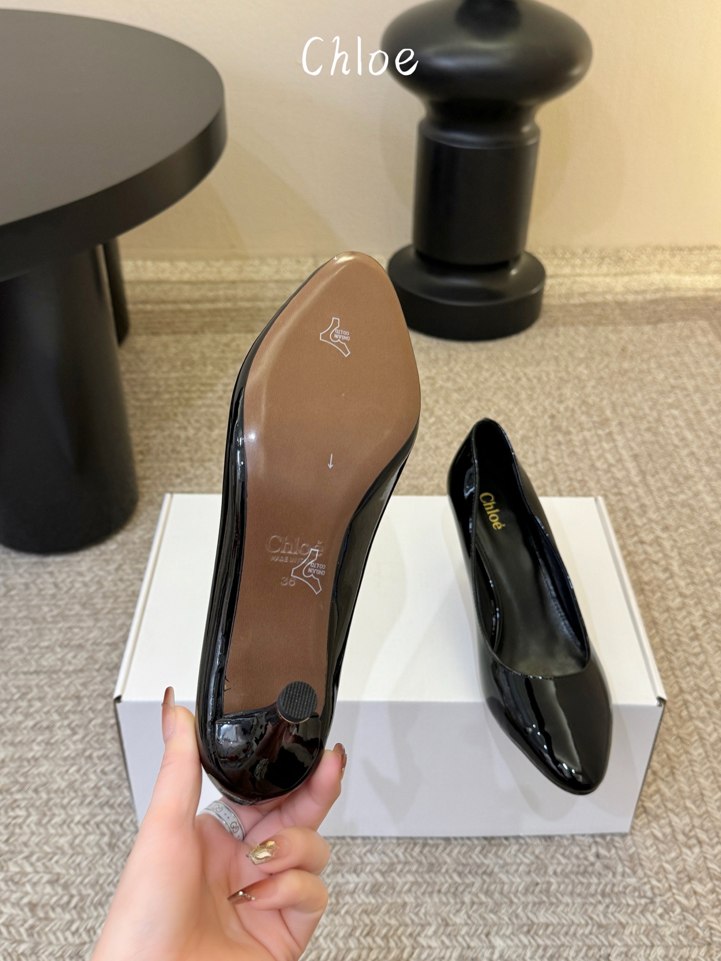 Chloe克洛伊•26春夏新品6cm高跟单鞋！最新系列单鞋純手工製作的金屬logo裝飾獨特風格更顯品牌魅