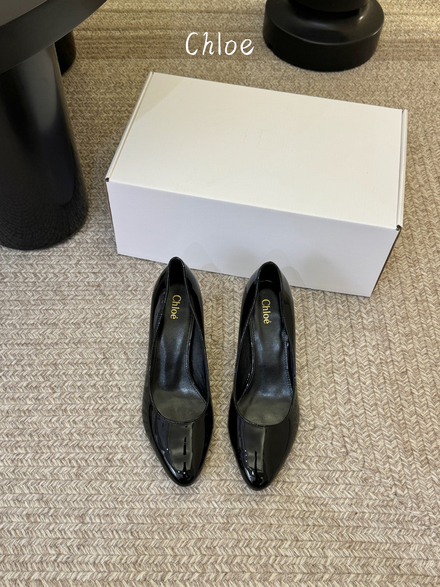 Chloe克洛伊•26春夏新品6cm高跟单鞋！最新系列单鞋純手工製作的金屬logo裝飾獨特風格更顯品牌魅