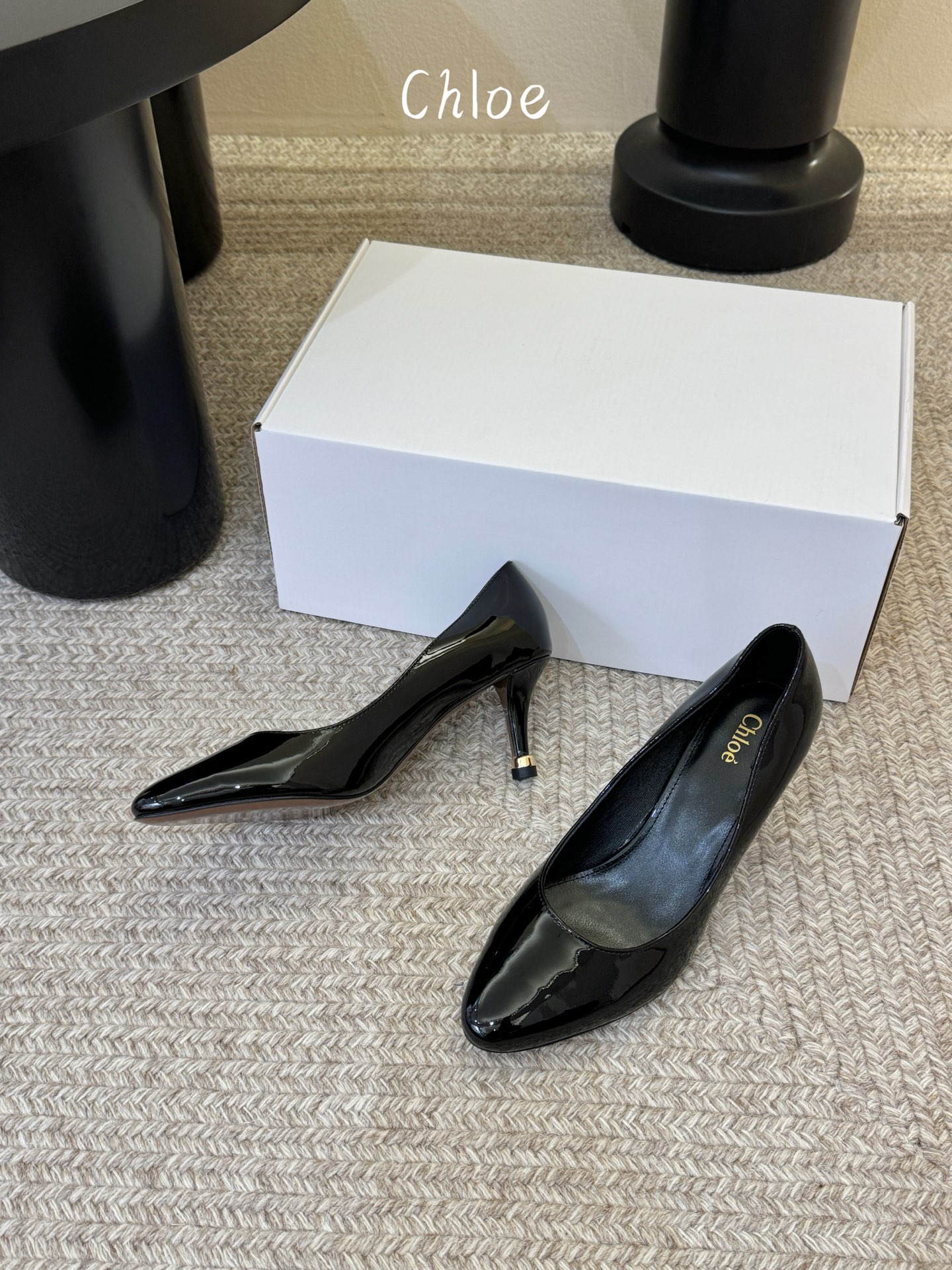 Chloe克洛伊•26春夏新品6cm高跟单鞋！最新系列单鞋純手工製作的金屬logo裝飾獨特風格更顯品牌魅