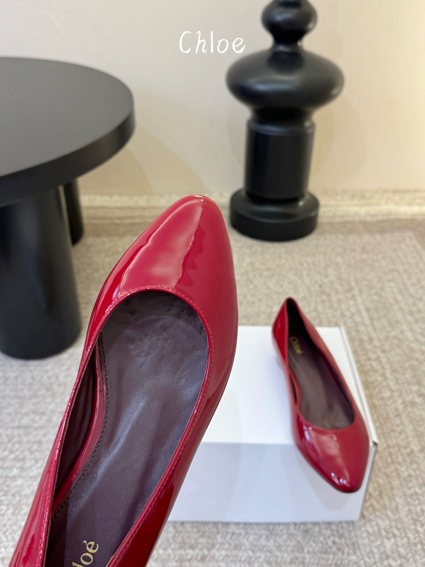 Chloe克洛伊•26春夏新品小坡跟单鞋！最新系列单鞋純手工製作的金屬logo裝飾獨特風格更顯品牌魅力小