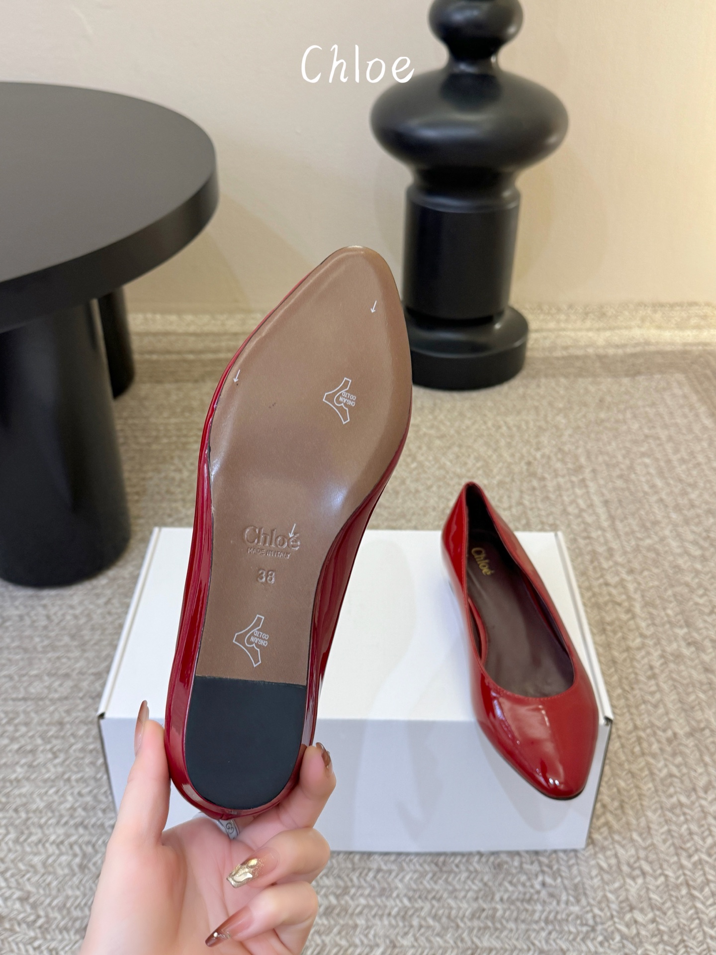 Chloe克洛伊•26春夏新品小坡跟单鞋！最新系列单鞋純手工製作的金屬logo裝飾獨特風格更顯品牌魅力小