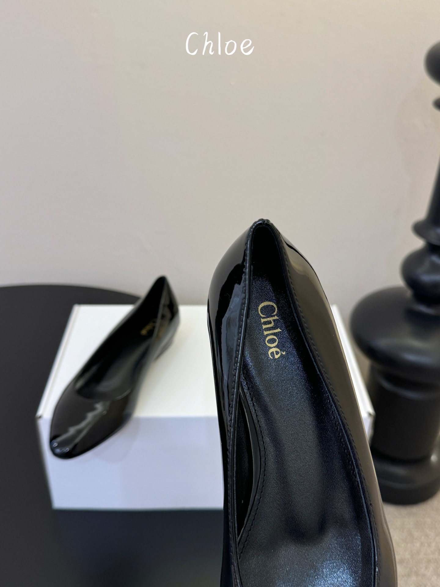 Chloe克洛伊•26春夏新品小坡跟单鞋！最新系列单鞋純手工製作的金屬logo裝飾獨特風格更顯品牌魅力小