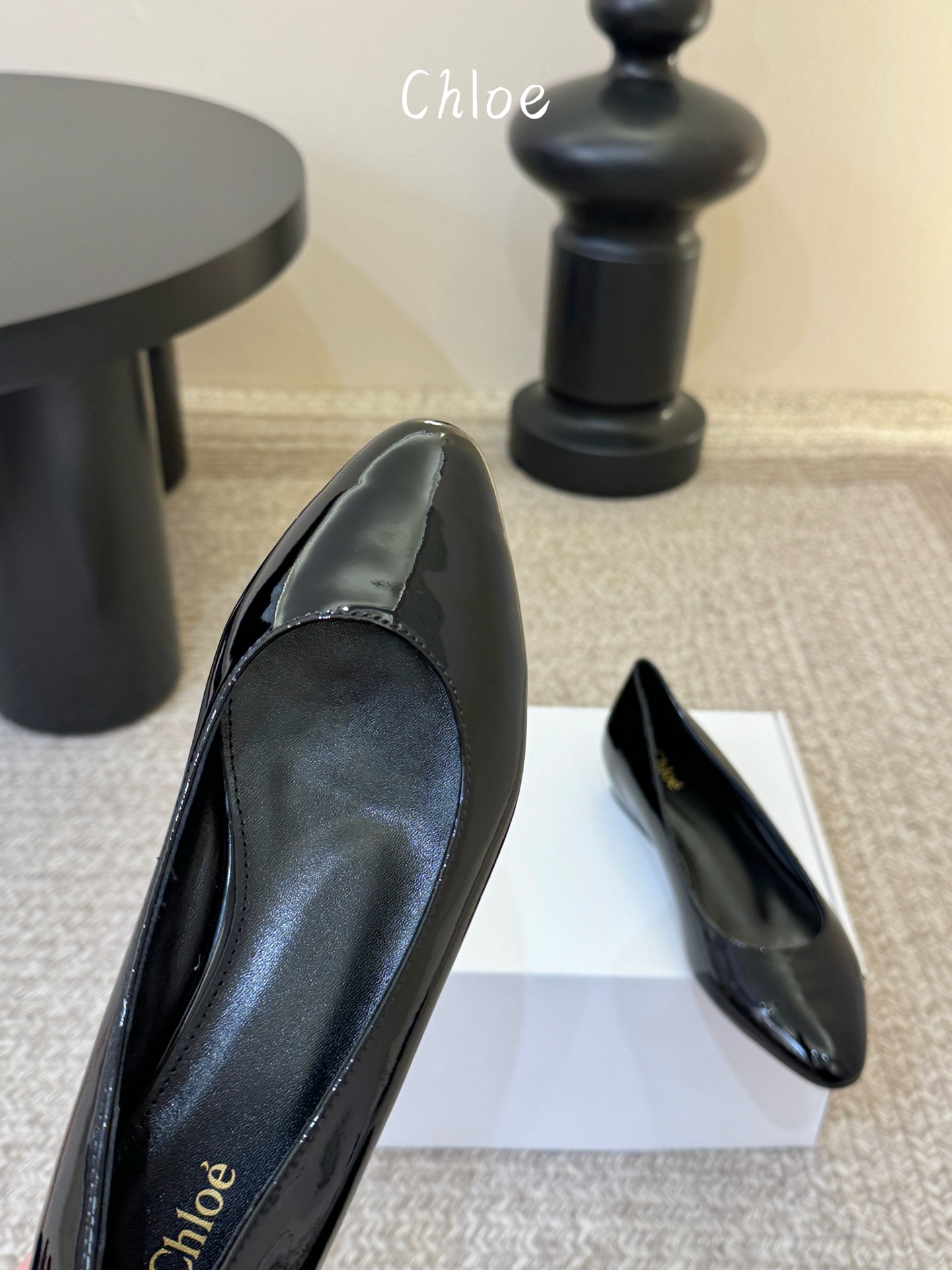 Chloe克洛伊•26春夏新品小坡跟单鞋！最新系列单鞋純手工製作的金屬logo裝飾獨特風格更顯品牌魅力小