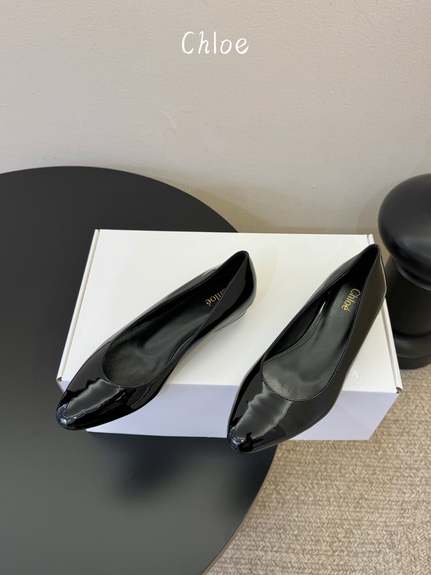 Chloe克洛伊•26春夏新品小坡跟单鞋！最新系列单鞋純手工製作的金屬logo裝飾獨特風格更顯品牌魅力小