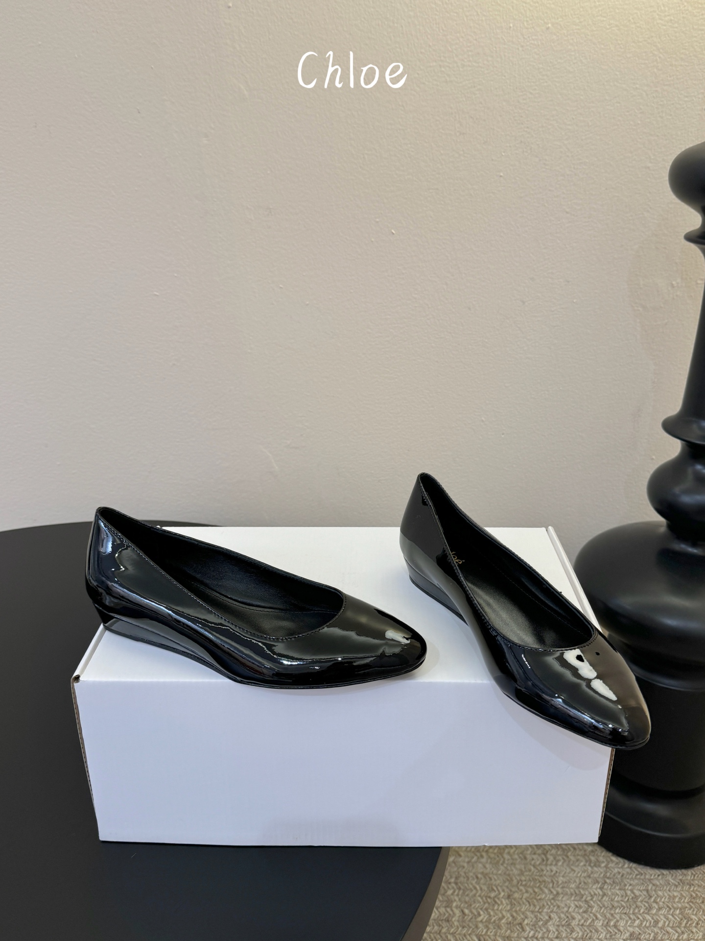 Chloe克洛伊•26春夏新品小坡跟单鞋！最新系列单鞋純手工製作的金屬logo裝飾獨特風格更顯品牌魅力小