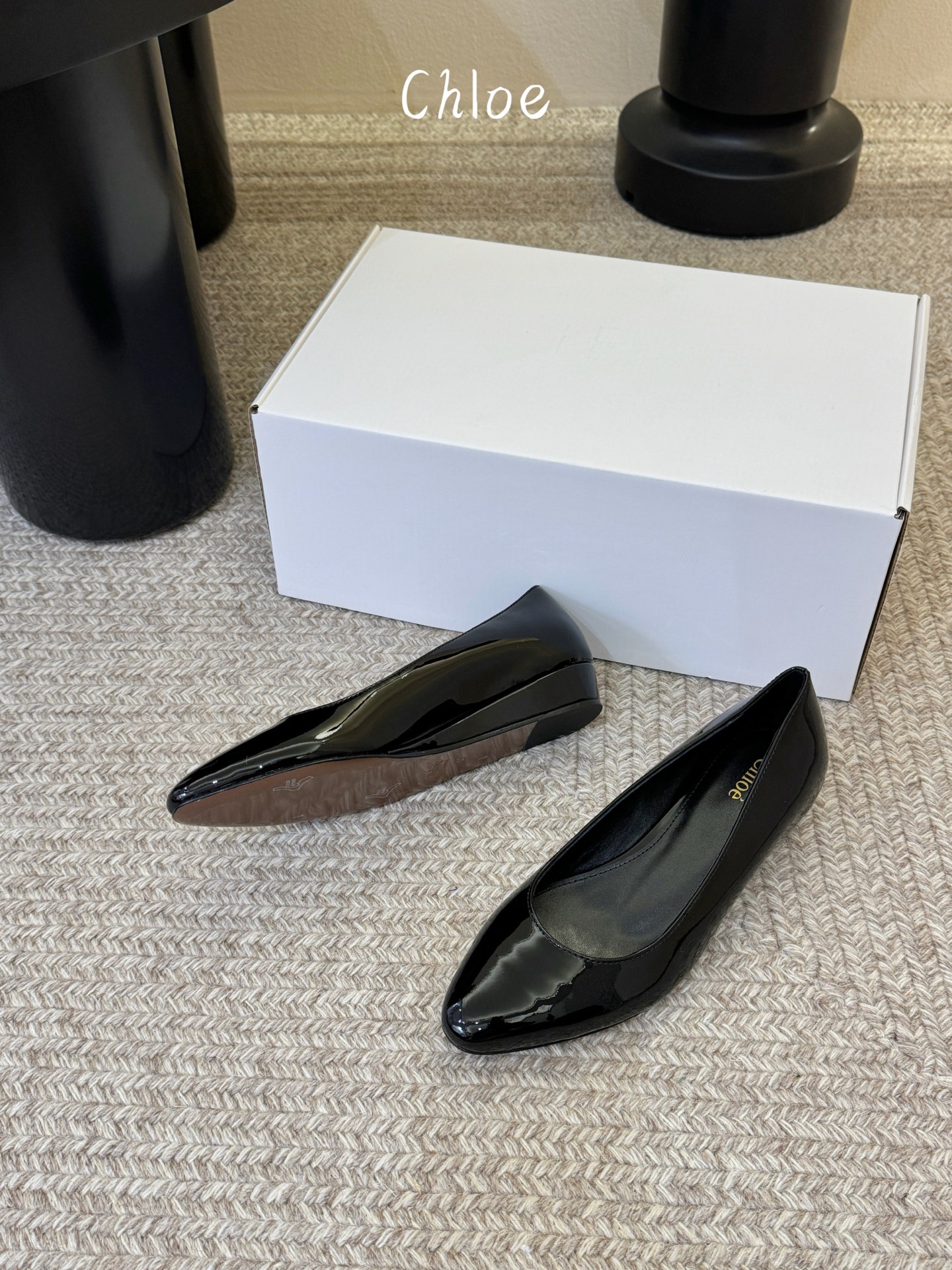 Chloe克洛伊•26春夏新品小坡跟单鞋！最新系列单鞋純手工製作的金屬logo裝飾獨特風格更顯品牌魅力小