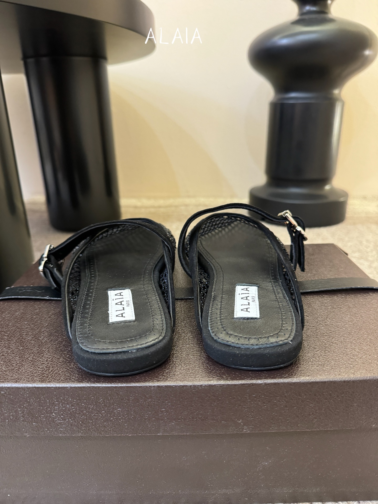 钻alaia 26c new arrival～渔网系列爆🔥单品，时下流行审美。不过应该就今年🔥吧，这牌子