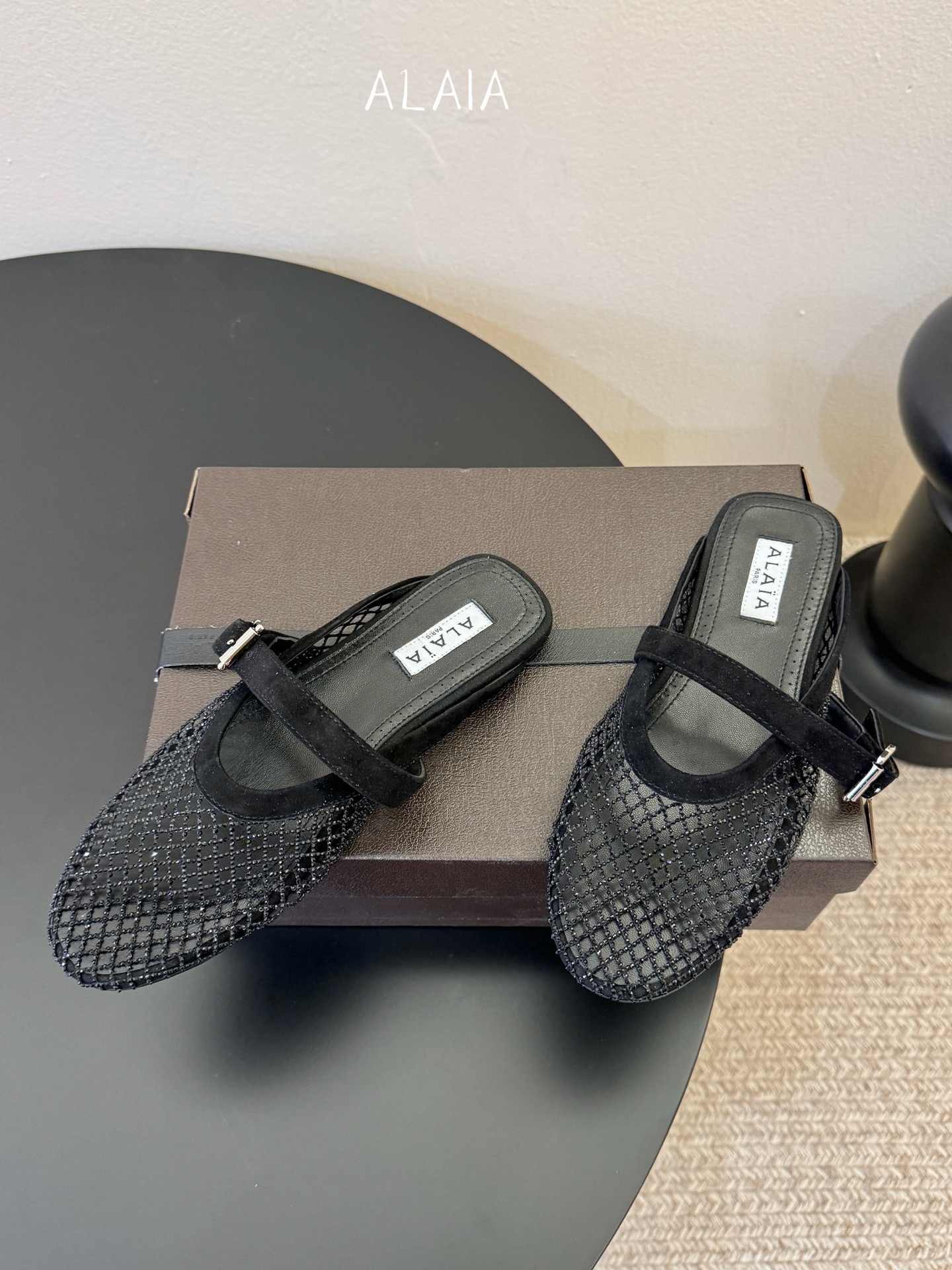 钻alaia 26c new arrival～渔网系列爆🔥单品，时下流行审美。不过应该就今年🔥吧，这牌子