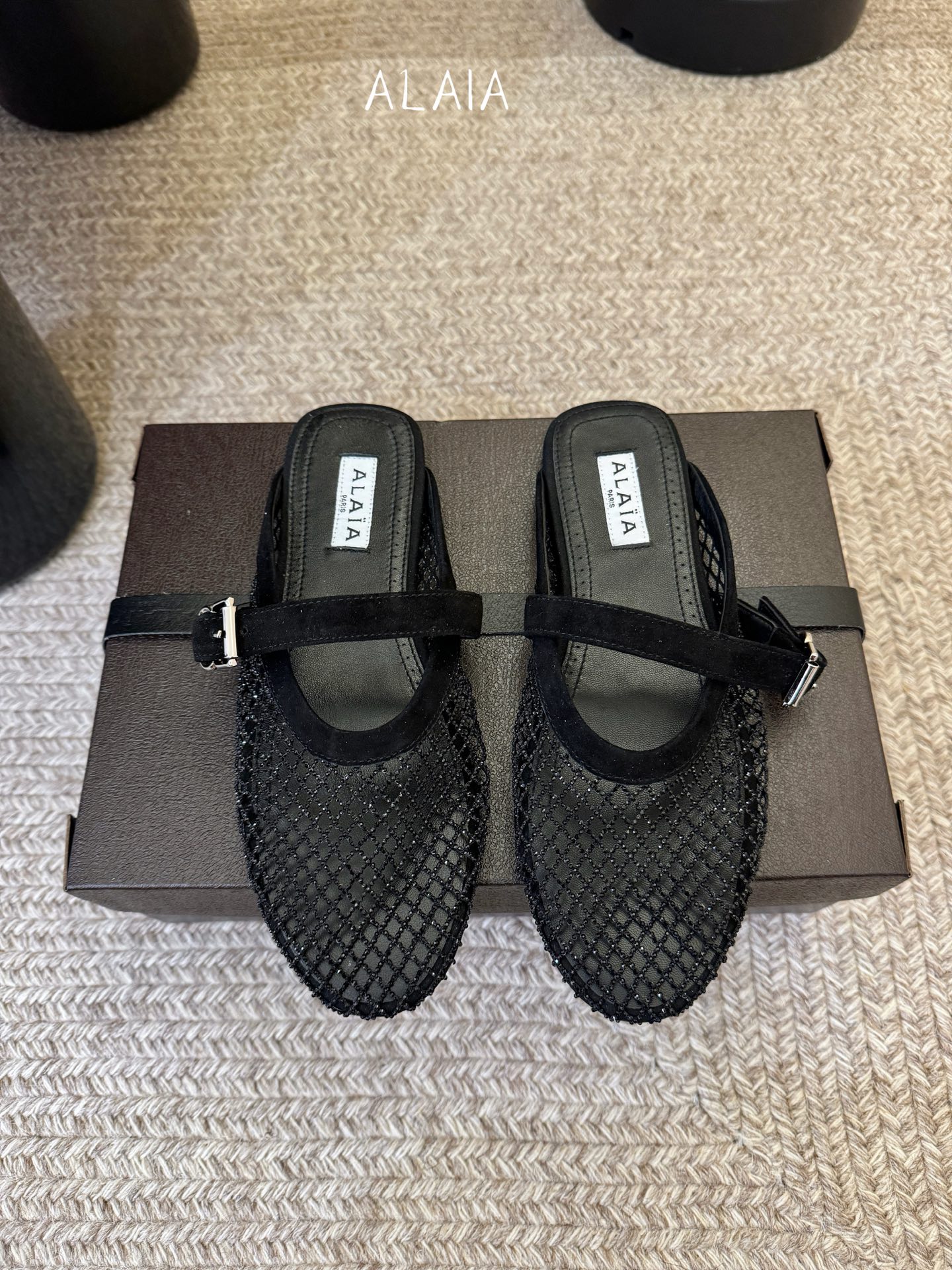 钻alaia 26c new arrival～渔网系列爆🔥单品，时下流行审美。不过应该就今年🔥吧，这牌子