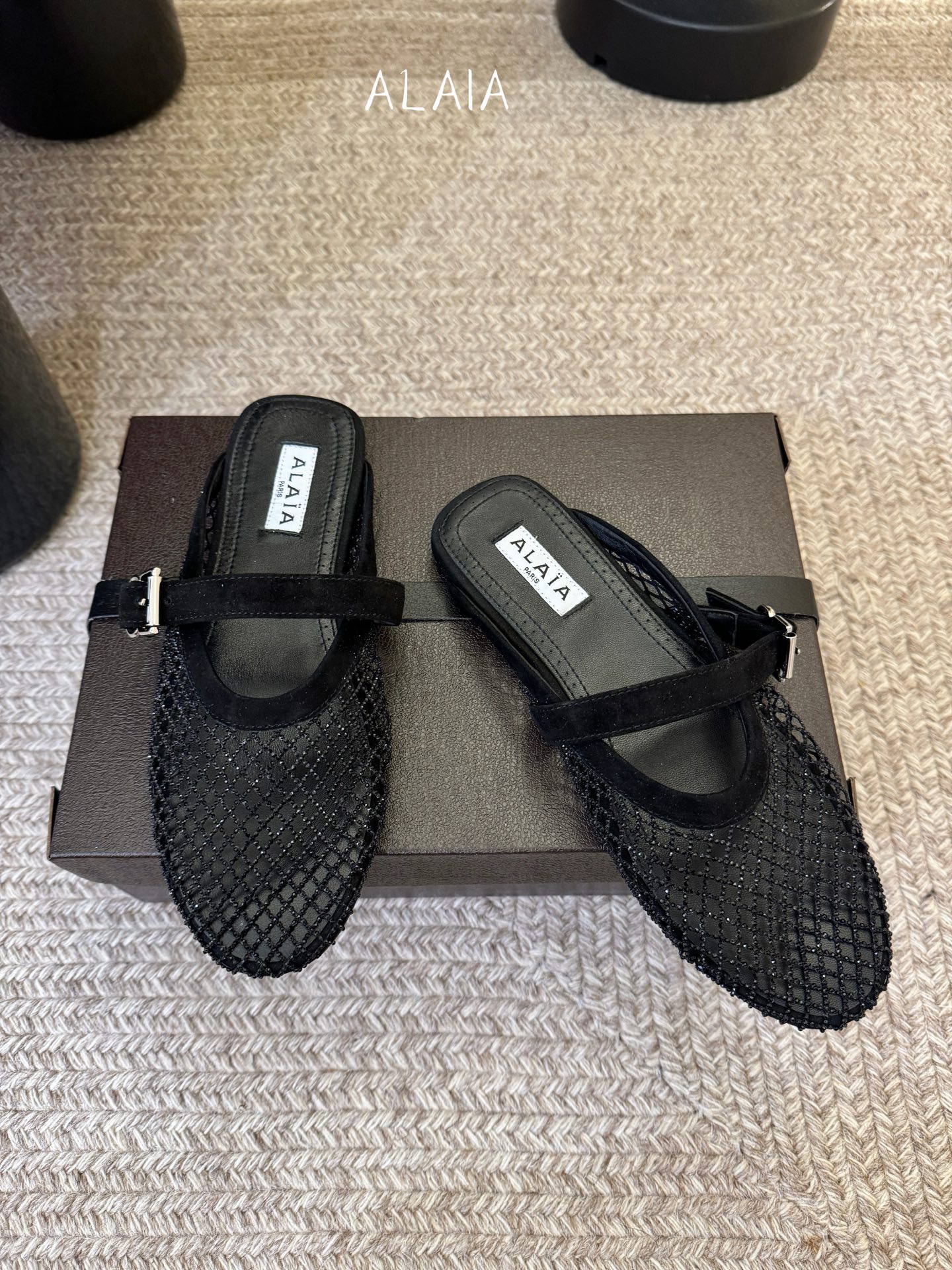 钻alaia 26c new arrival～渔网系列爆🔥单品，时下流行审美。不过应该就今年🔥吧，这牌子