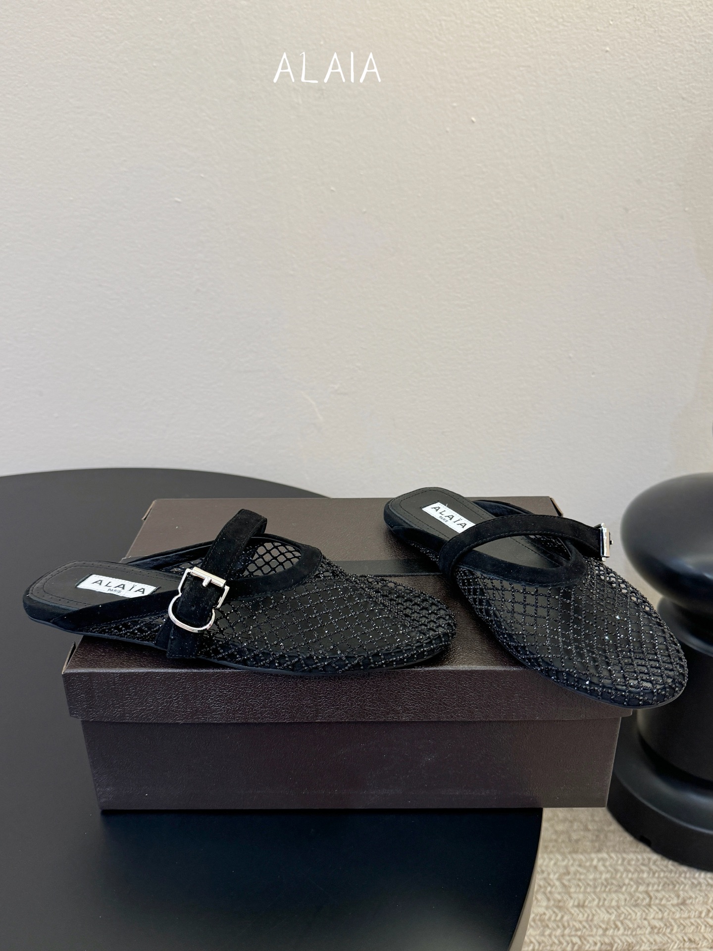 钻alaia 26c new arrival～渔网系列爆🔥单品，时下流行审美。不过应该就今年🔥吧，这牌子