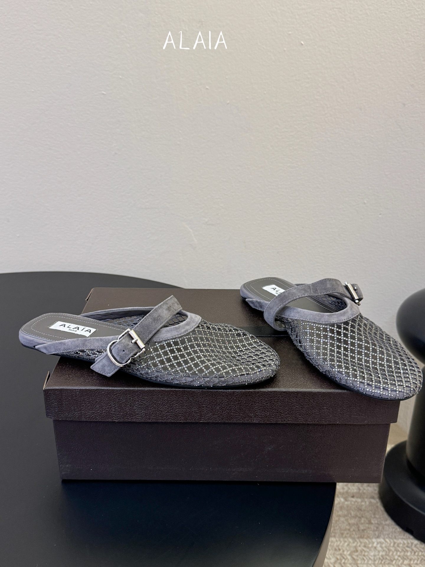 钻alaia 26c new arrival～渔网系列爆🔥单品，时下流行审美。不过应该就今年🔥吧，这牌子