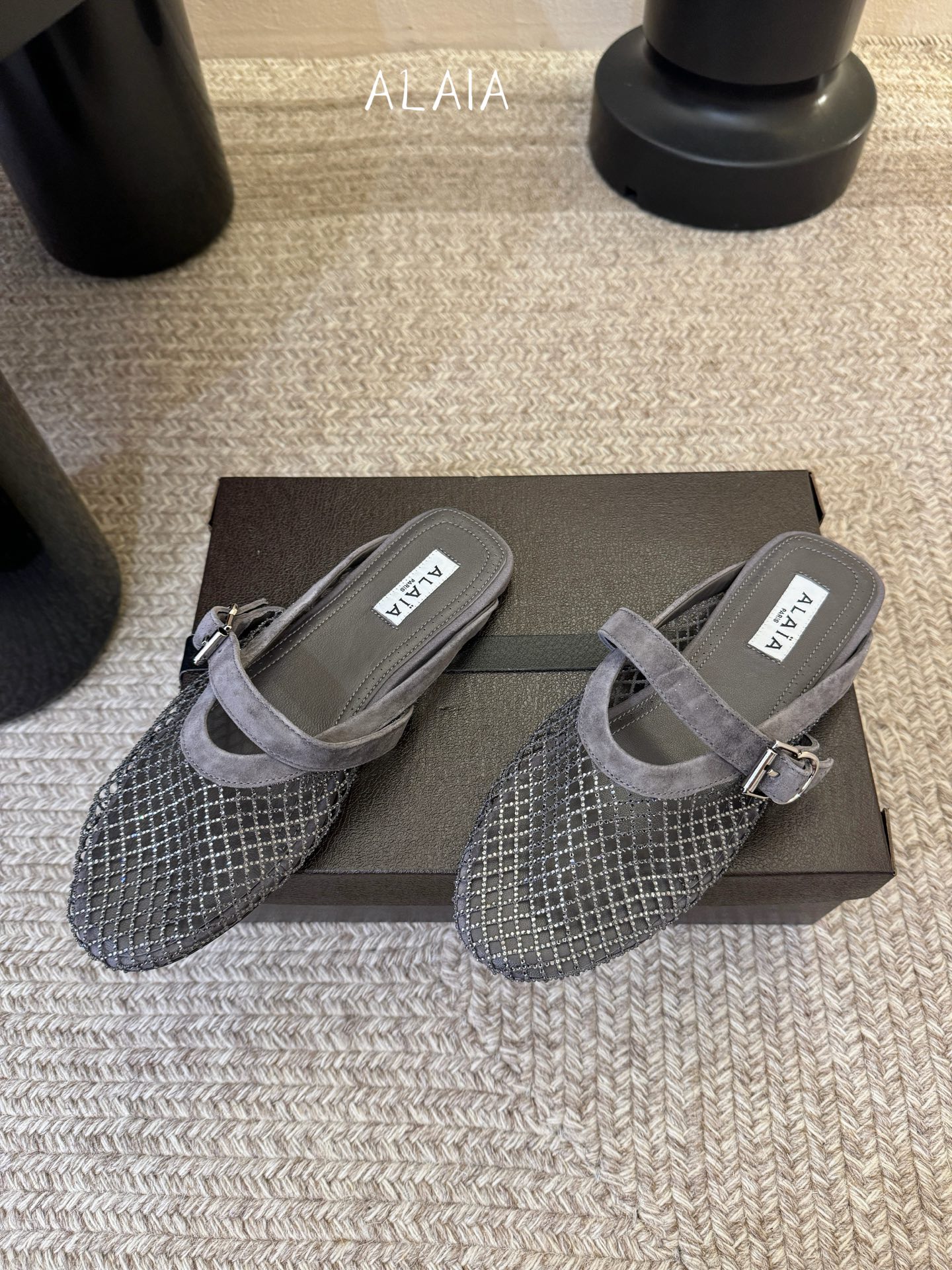 钻alaia 26c new arrival～渔网系列爆🔥单品，时下流行审美。不过应该就今年🔥吧，这牌子