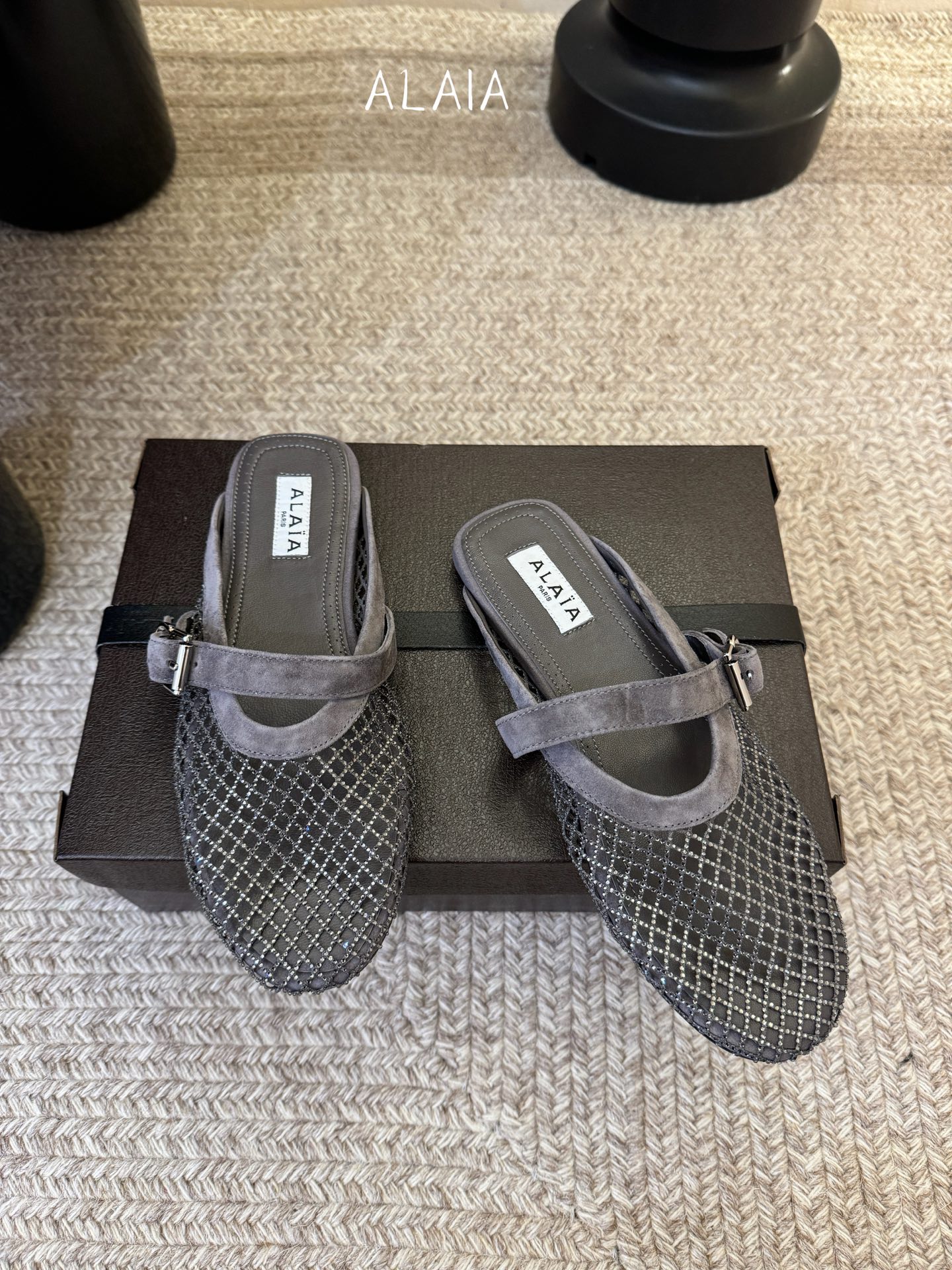 钻alaia 26c new arrival～渔网系列爆🔥单品，时下流行审美。不过应该就今年🔥吧，这牌子