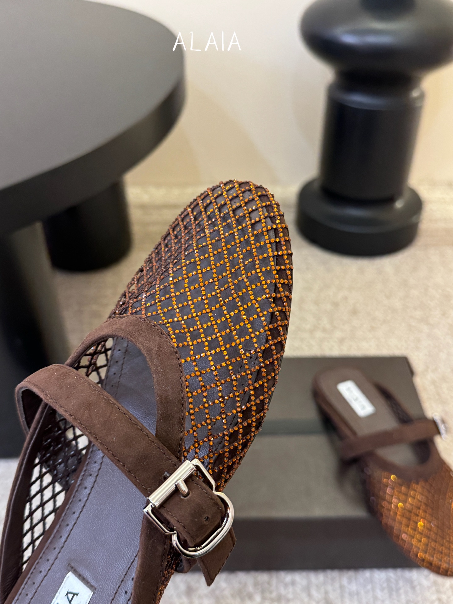 钻alaia 26c new arrival～渔网系列爆🔥单品，时下流行审美。不过应该就今年🔥吧，这牌子