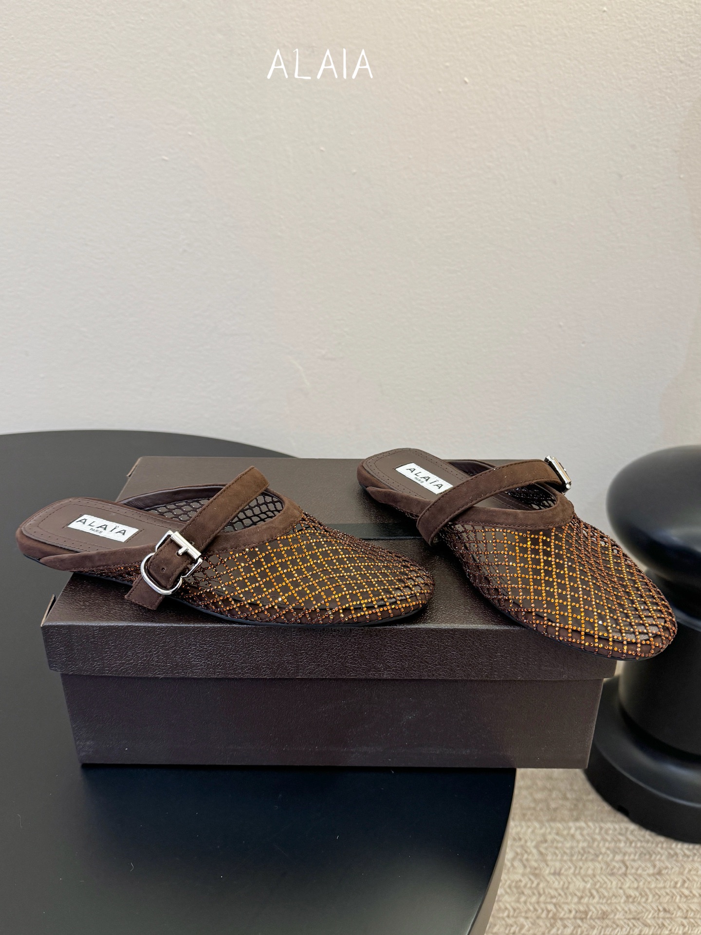 钻alaia 26c new arrival～渔网系列爆🔥单品，时下流行审美。不过应该就今年🔥吧，这牌子