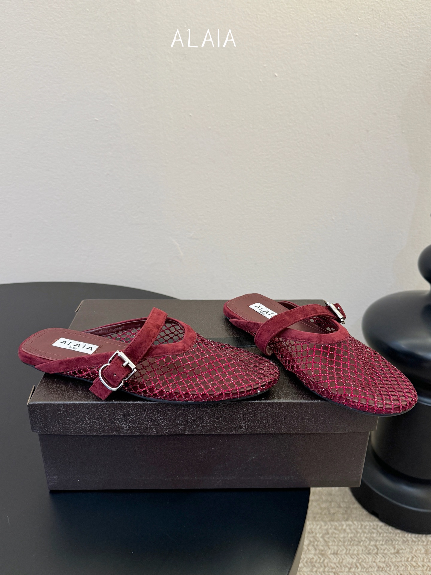 钻alaia 26c new arrival～渔网系列爆🔥单品，时下流行审美。不过应该就今年🔥吧，这牌子