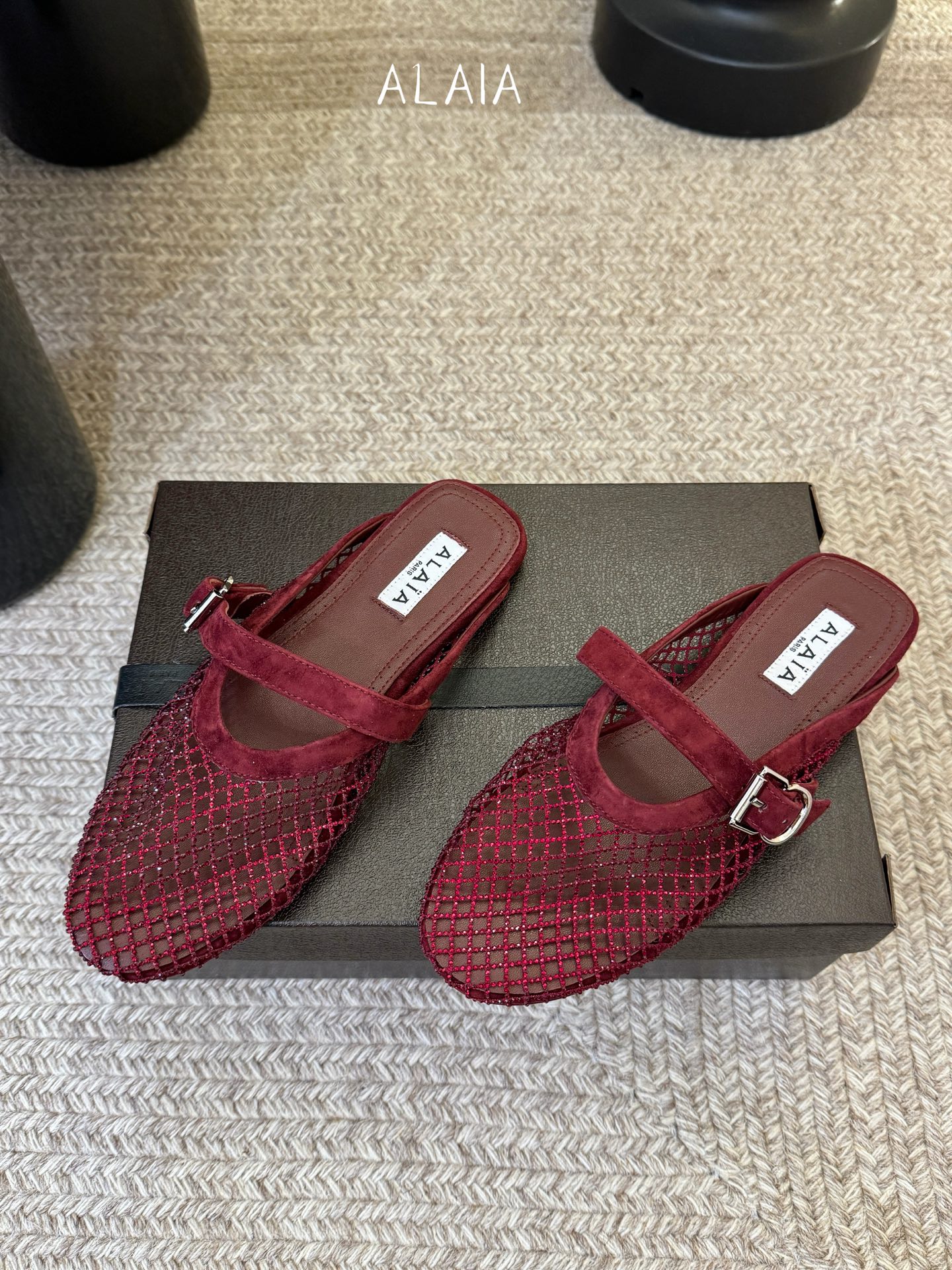 钻alaia 26c new arrival～渔网系列爆🔥单品，时下流行审美。不过应该就今年🔥吧，这牌子