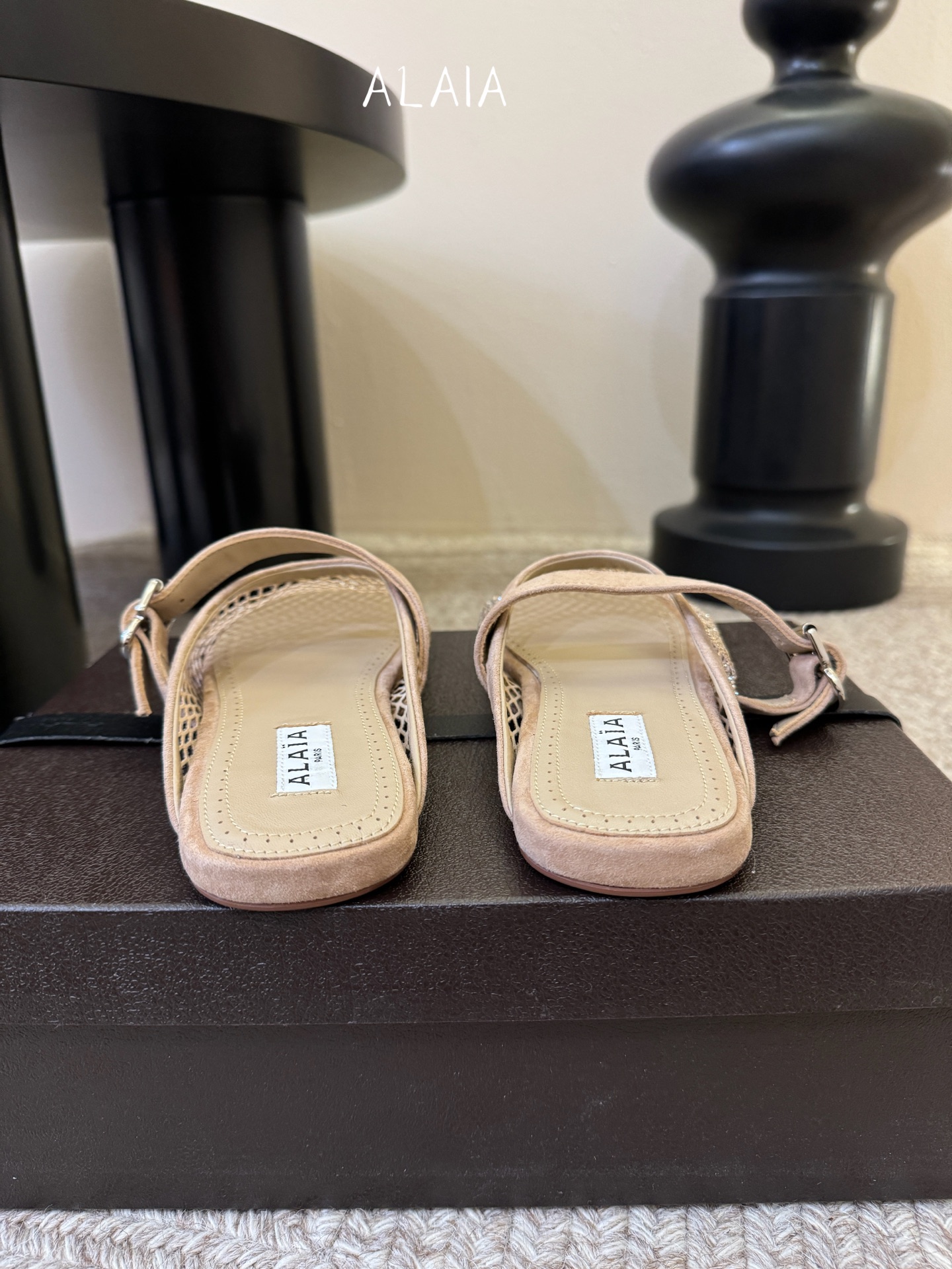 钻alaia 26c new arrival～渔网系列爆🔥单品，时下流行审美。不过应该就今年🔥吧，这牌子