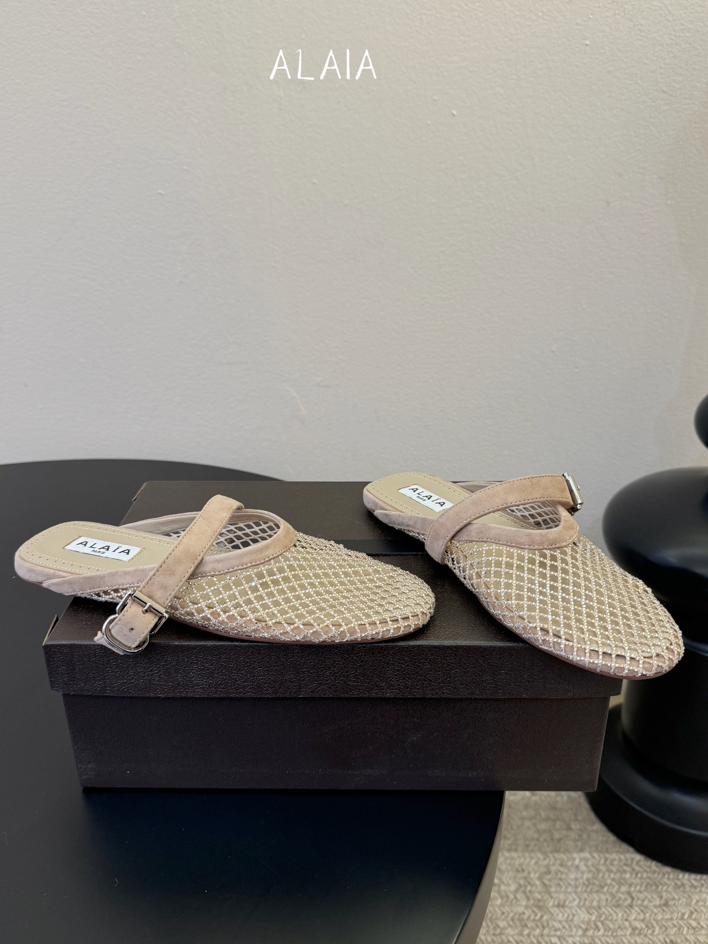 钻alaia 26c new arrival～渔网系列爆🔥单品，时下流行审美。不过应该就今年🔥吧，这牌子