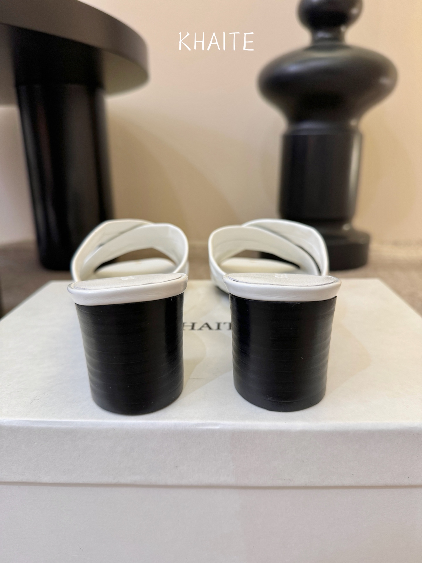 KHAite𝟐𝟎𝟐6𝐒𝐒 春夏新品凉拖本季单品超级有意思❗️全网都火爆了，上脚超nice😌今年时髦必备单