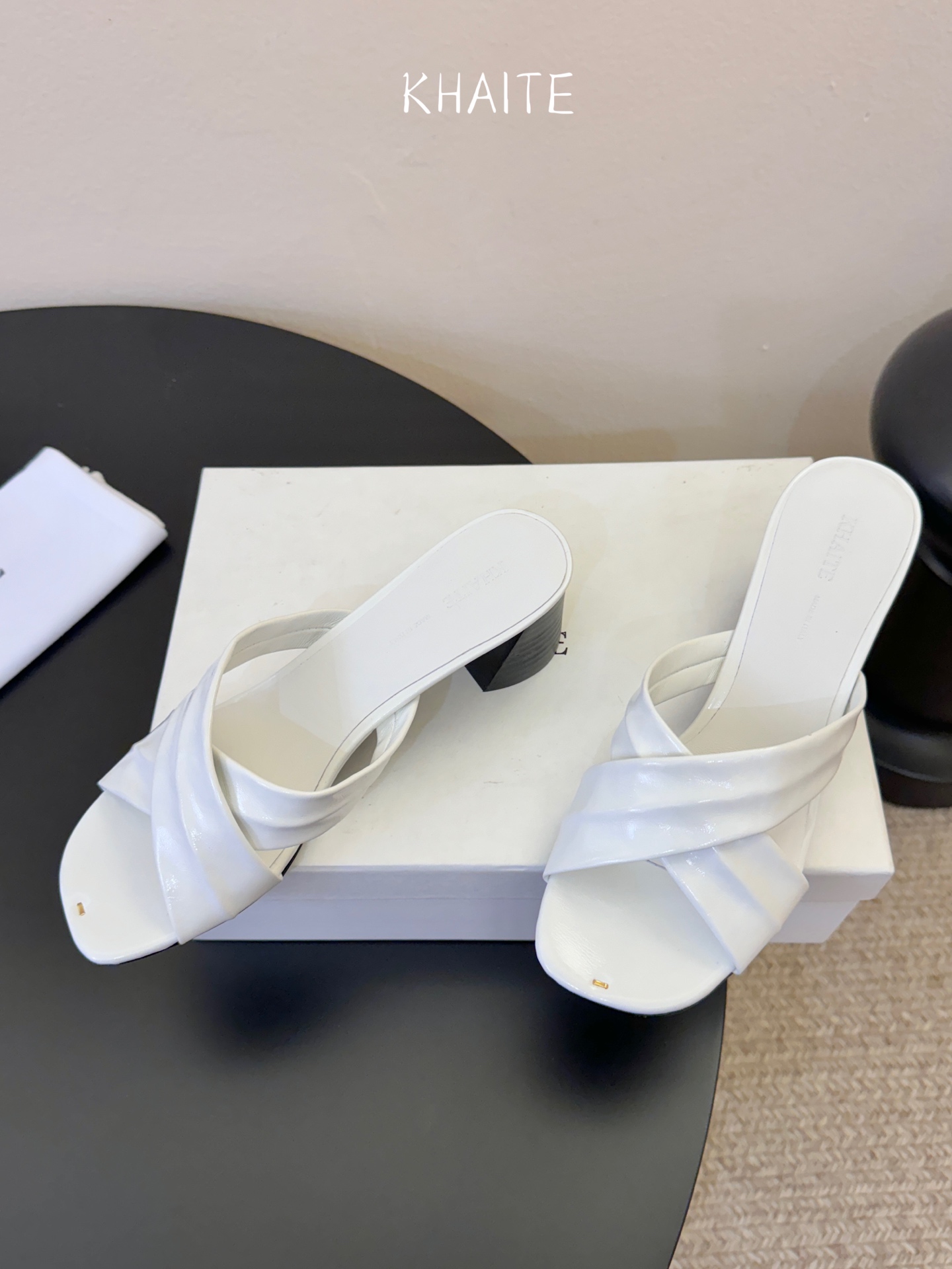 KHAite𝟐𝟎𝟐6𝐒𝐒 春夏新品凉拖本季单品超级有意思❗️全网都火爆了，上脚超nice😌今年时髦必备单