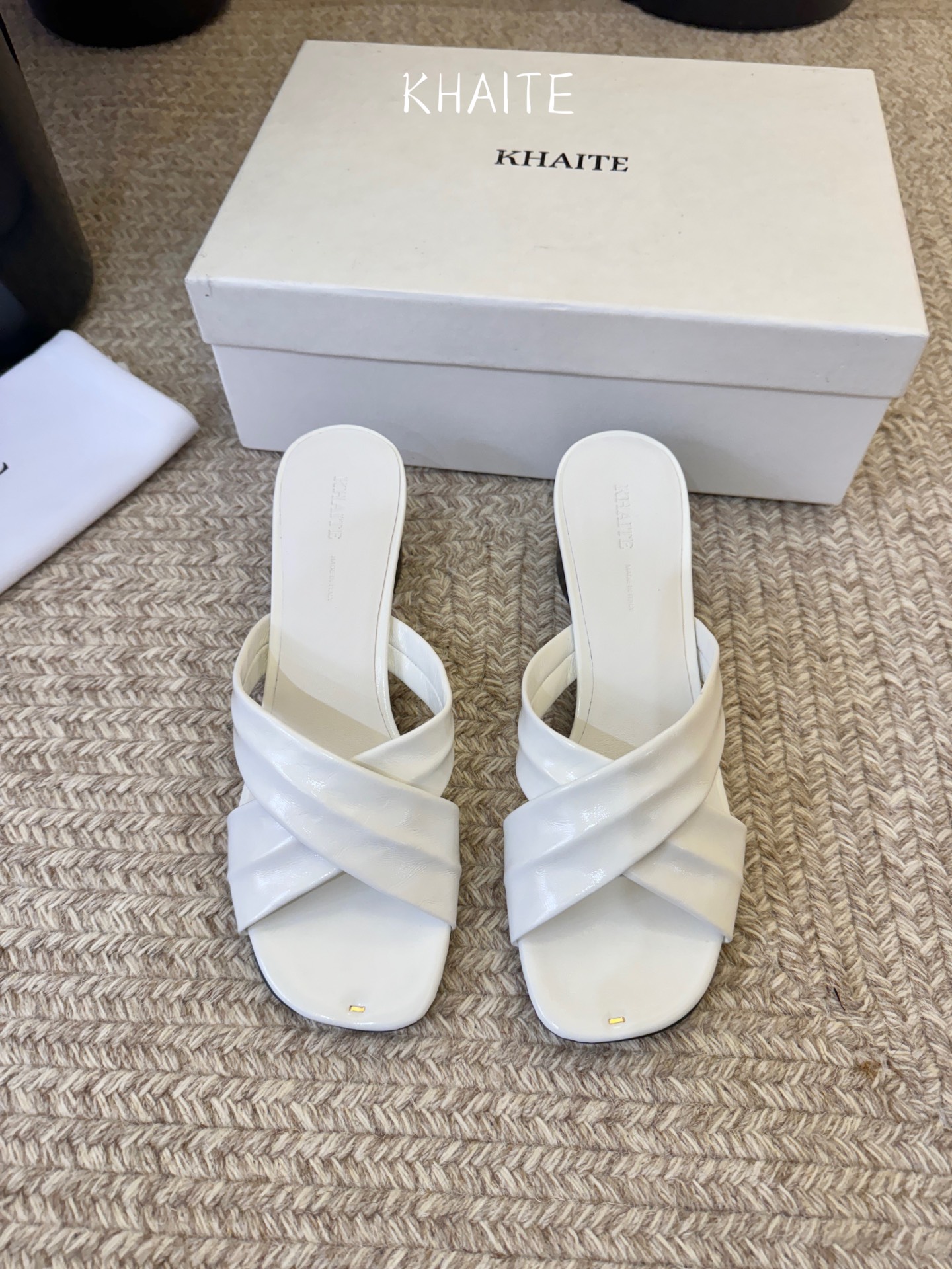 KHAite𝟐𝟎𝟐6𝐒𝐒 春夏新品凉拖本季单品超级有意思❗️全网都火爆了，上脚超nice😌今年时髦必备单