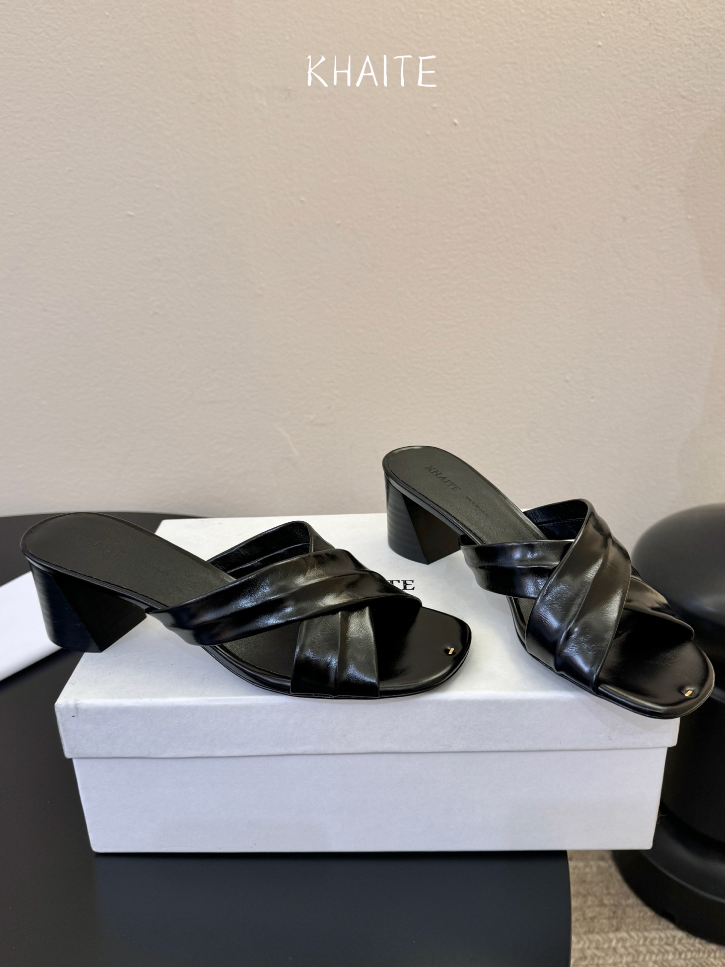 KHAite𝟐𝟎𝟐6𝐒𝐒 春夏新品凉拖本季单品超级有意思❗️全网都火爆了，上脚超nice😌今年时髦必备单