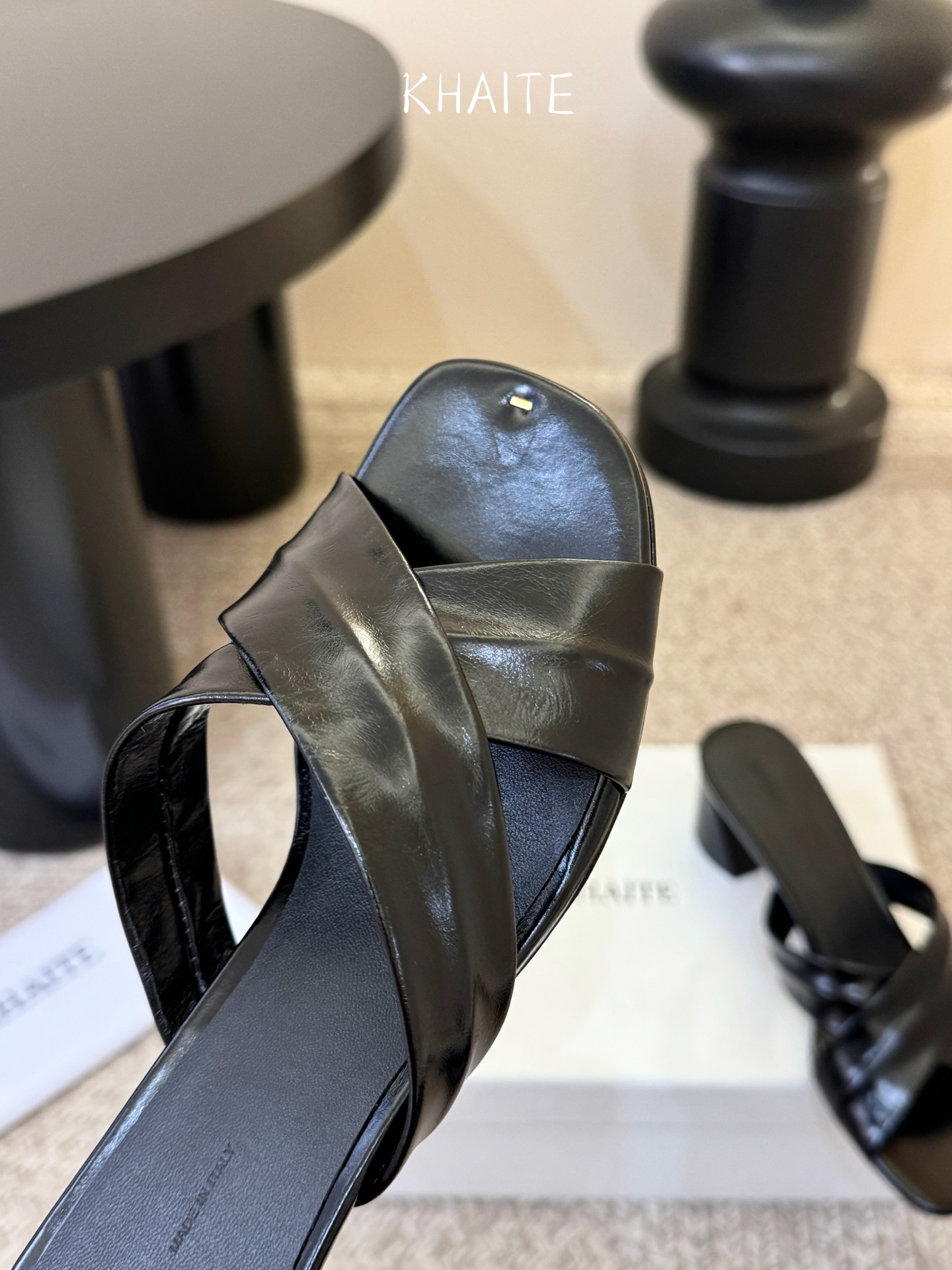 KHAite𝟐𝟎𝟐6𝐒𝐒 春夏新品凉拖本季单品超级有意思❗️全网都火爆了，上脚超nice😌今年时髦必备单