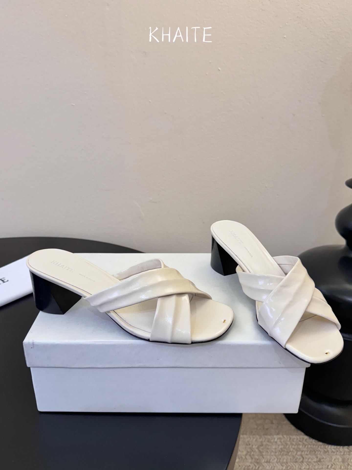 KHAite𝟐𝟎𝟐6𝐒𝐒 春夏新品凉拖本季单品超级有意思❗️全网都火爆了，上脚超nice😌今年时髦必备单