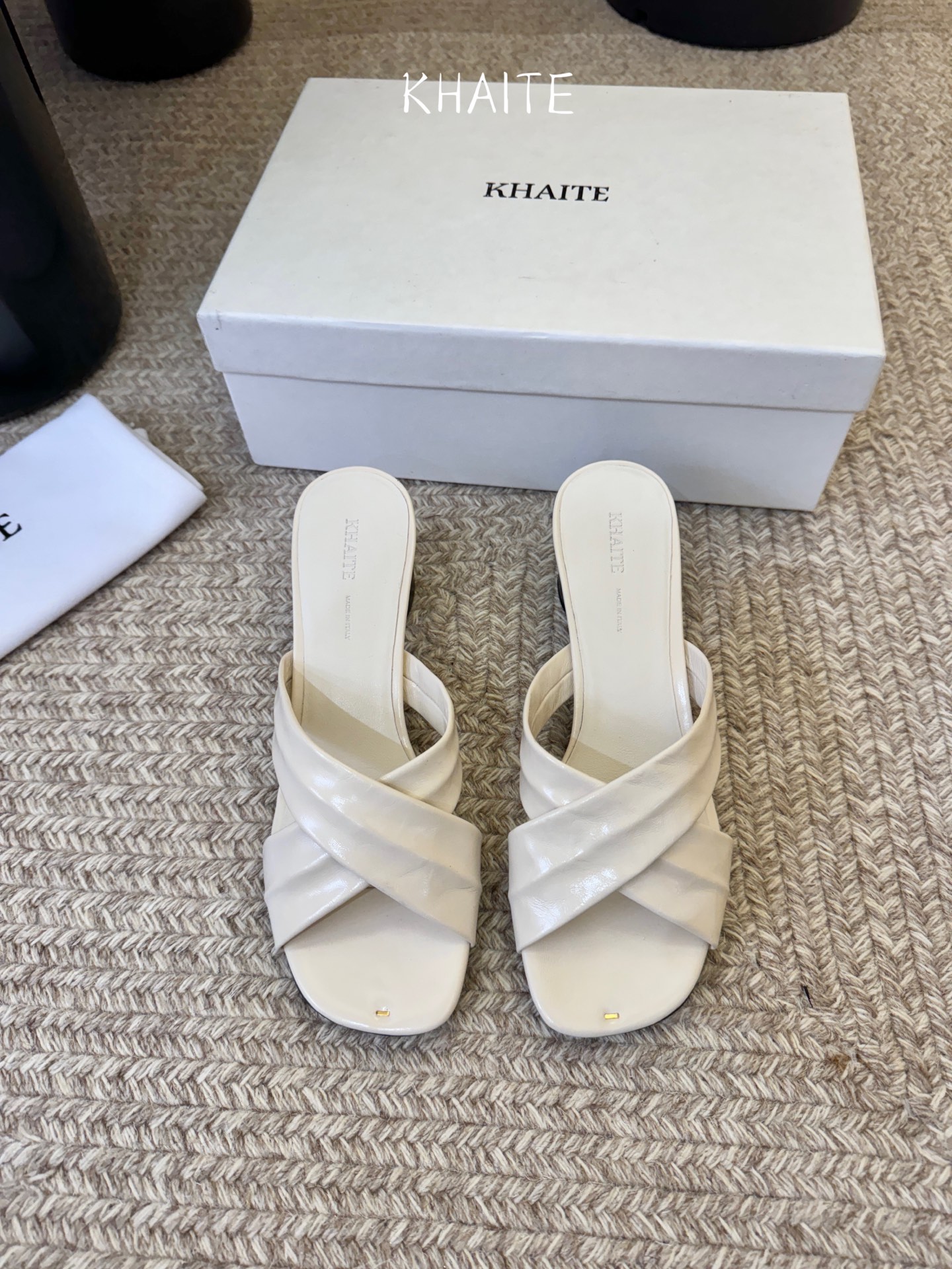 KHAite𝟐𝟎𝟐6𝐒𝐒 春夏新品凉拖本季单品超级有意思❗️全网都火爆了，上脚超nice😌今年时髦必备单