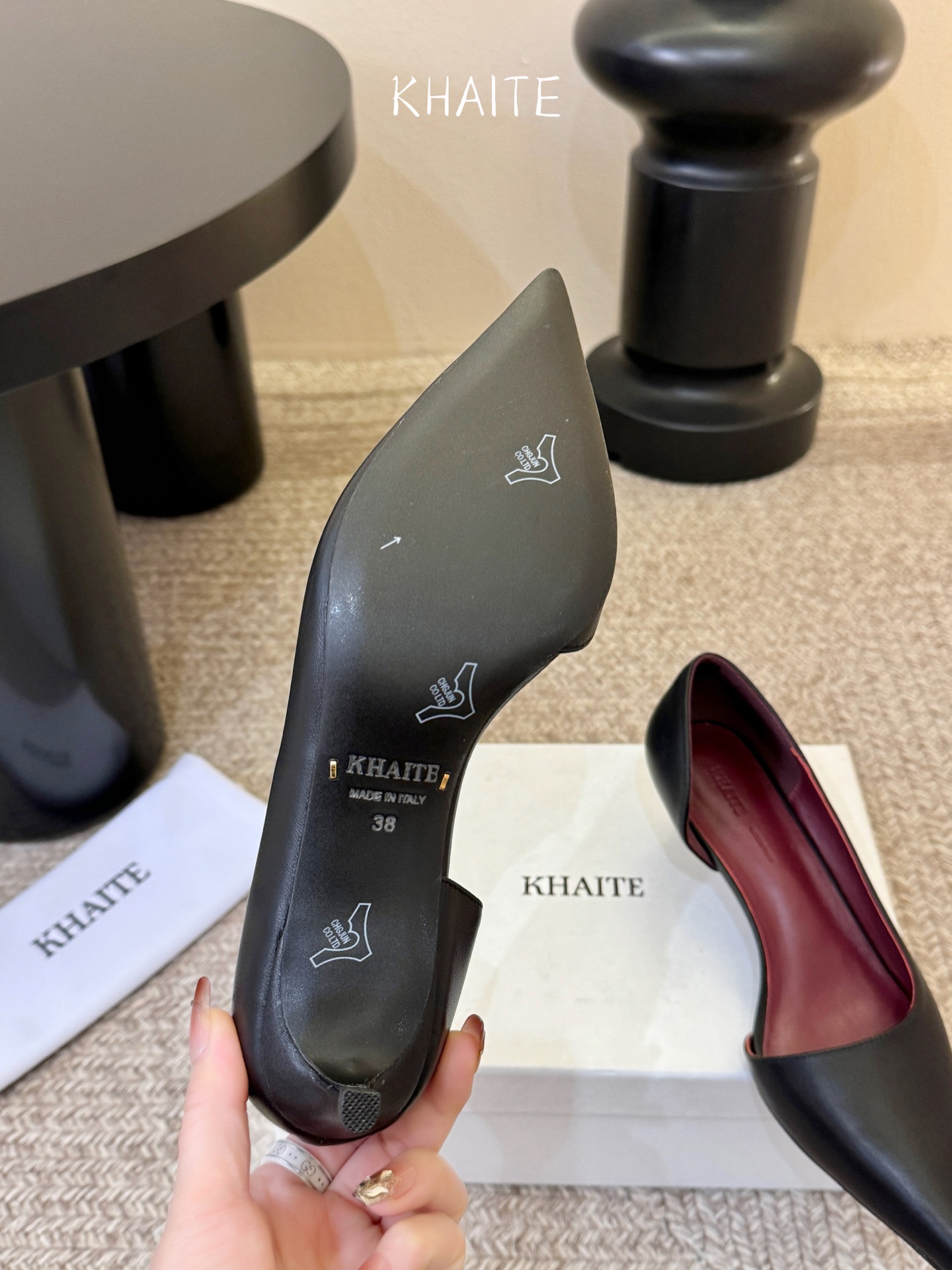 KHAite𝟐𝟎𝟐6𝐒𝐒 春夏新品凉鞋本季单品超级有意思❗️全网都火爆了，上脚超nice😌今年时髦必备单