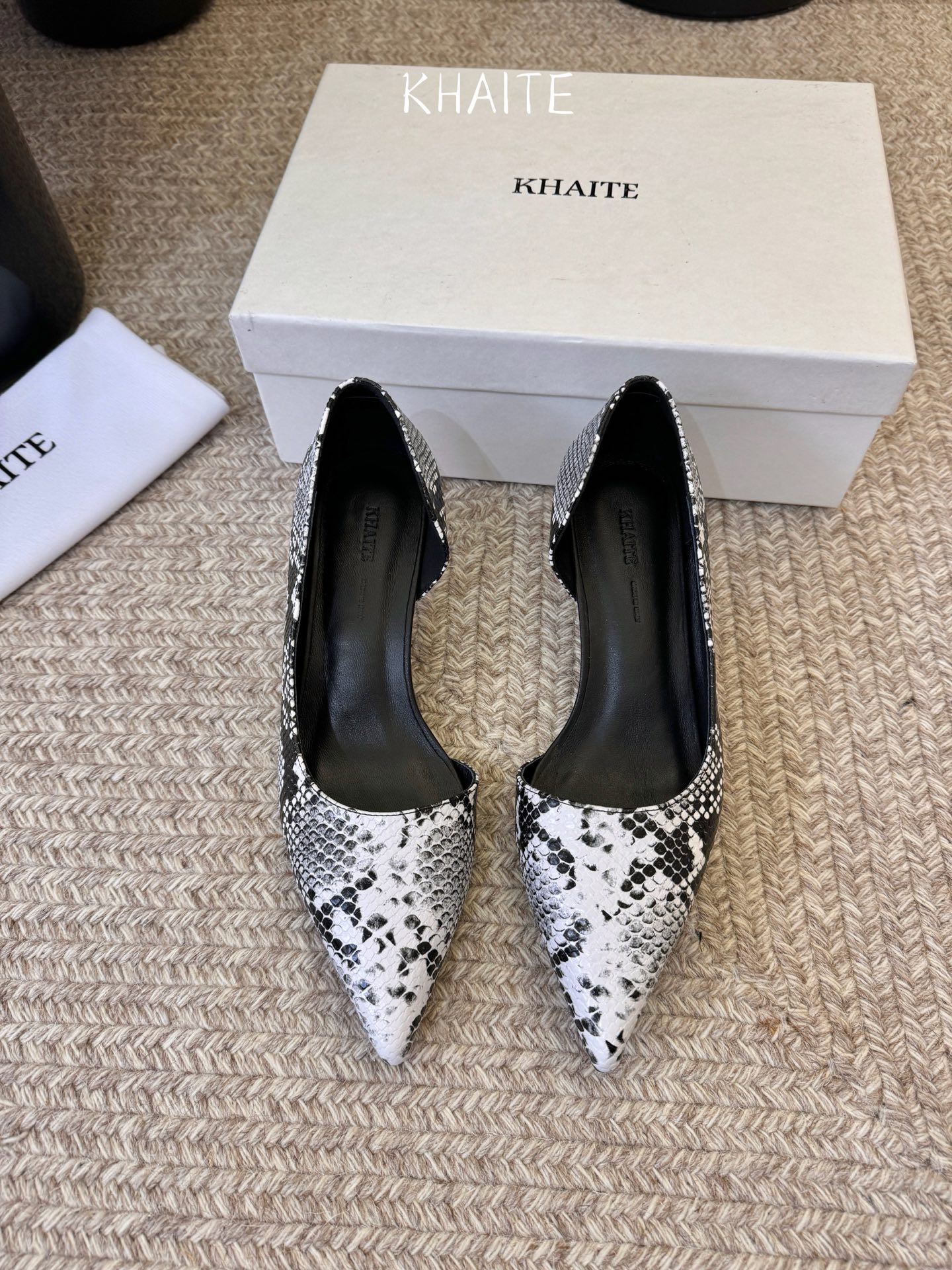 KHAite𝟐𝟎𝟐6𝐒𝐒 春夏新品凉鞋本季单品超级有意思❗️全网都火爆了，上脚超nice😌今年时髦必备单