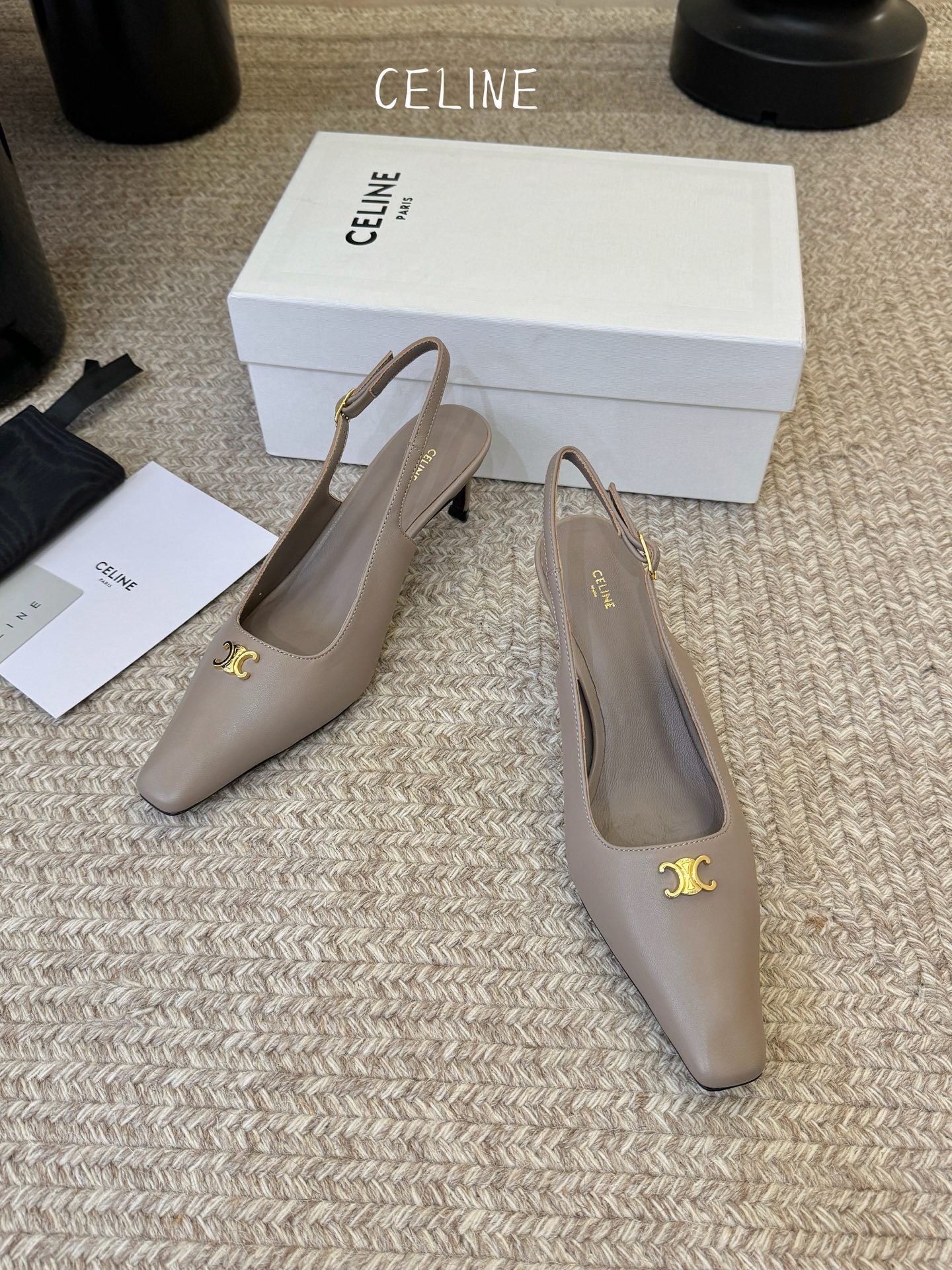 CELINE思琳2026春夏最新凯旋门走秀款 时装鞋 超多网红时尚博主种草 高级感舒适，配女神们的半身裙