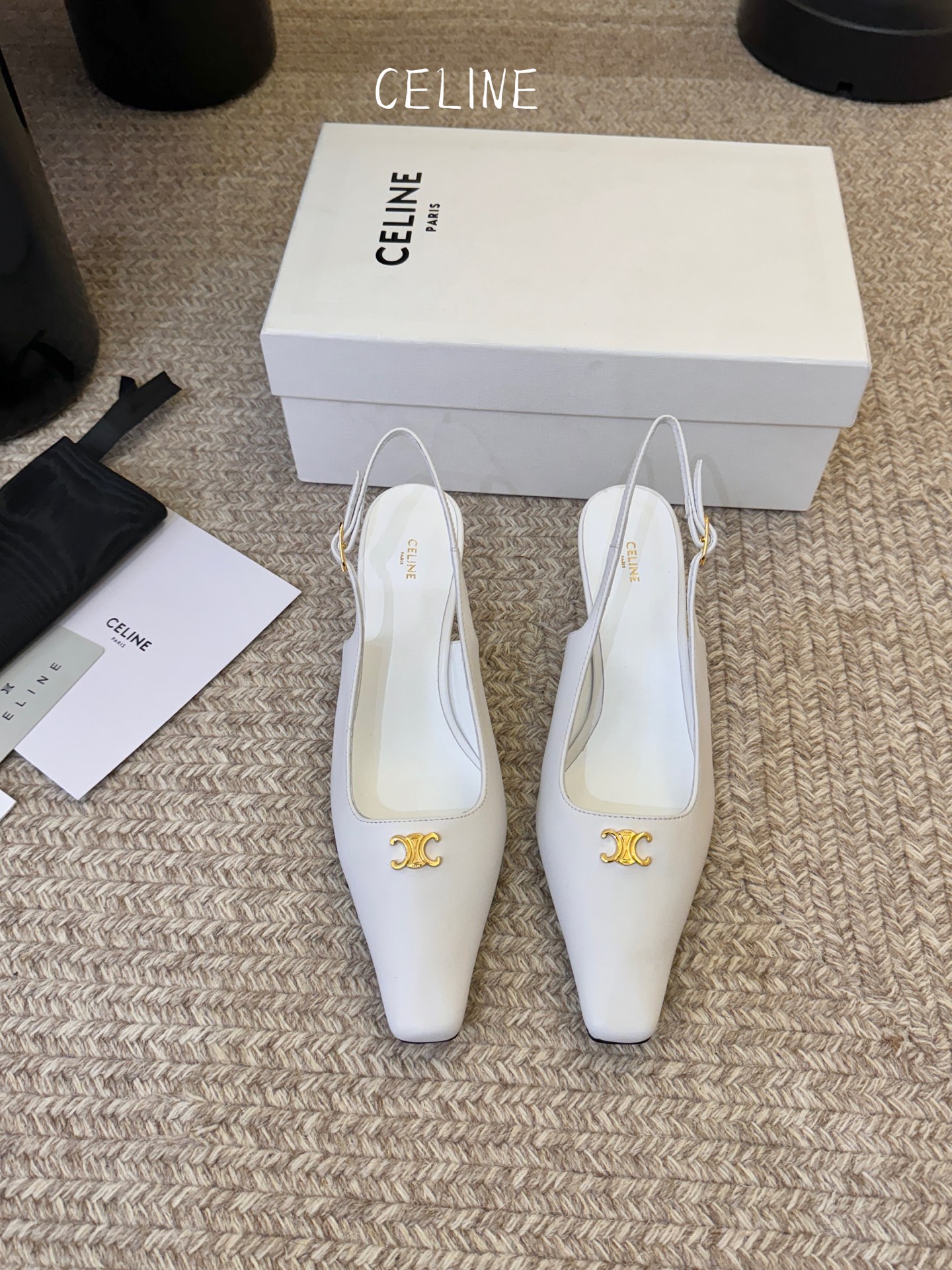 CELINE思琳2026春夏最新凯旋门走秀款 时装鞋 超多网红时尚博主种草 高级感舒适，配女神们的半身裙