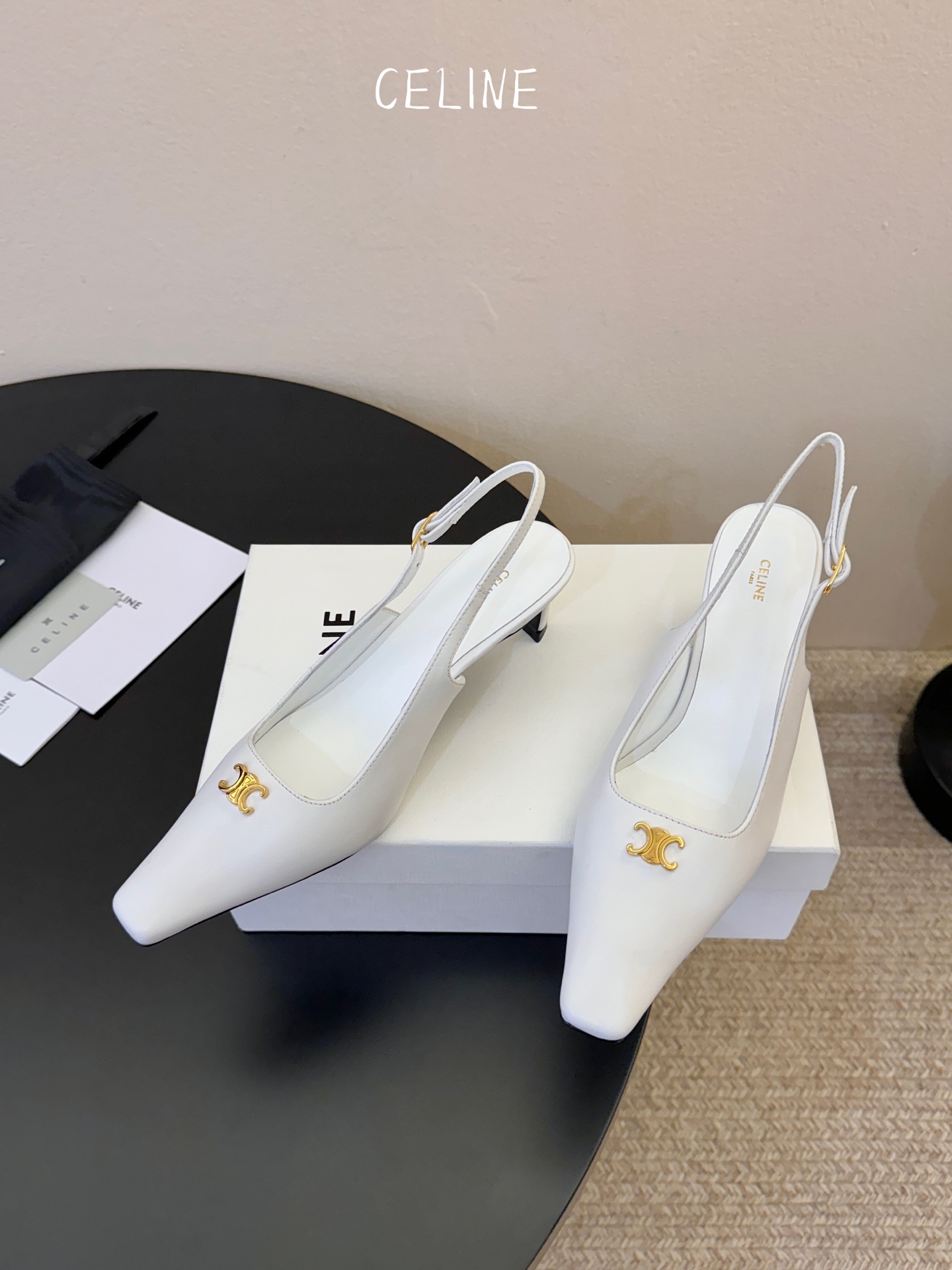 CELINE思琳2026春夏最新凯旋门走秀款 时装鞋 超多网红时尚博主种草 高级感舒适，配女神们的半身裙