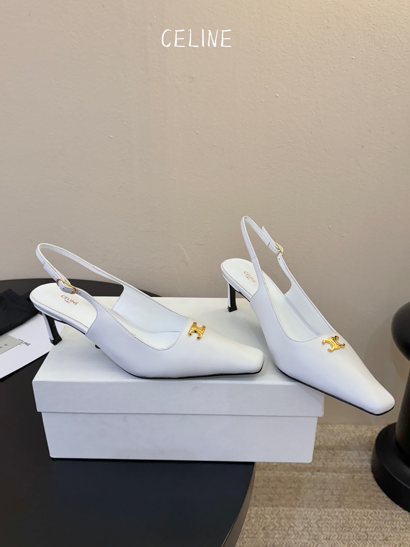 CELINE思琳2026春夏最新凯旋门走秀款 时装鞋 超多网红时尚博主种草 高级感舒适，配女神们的半身裙