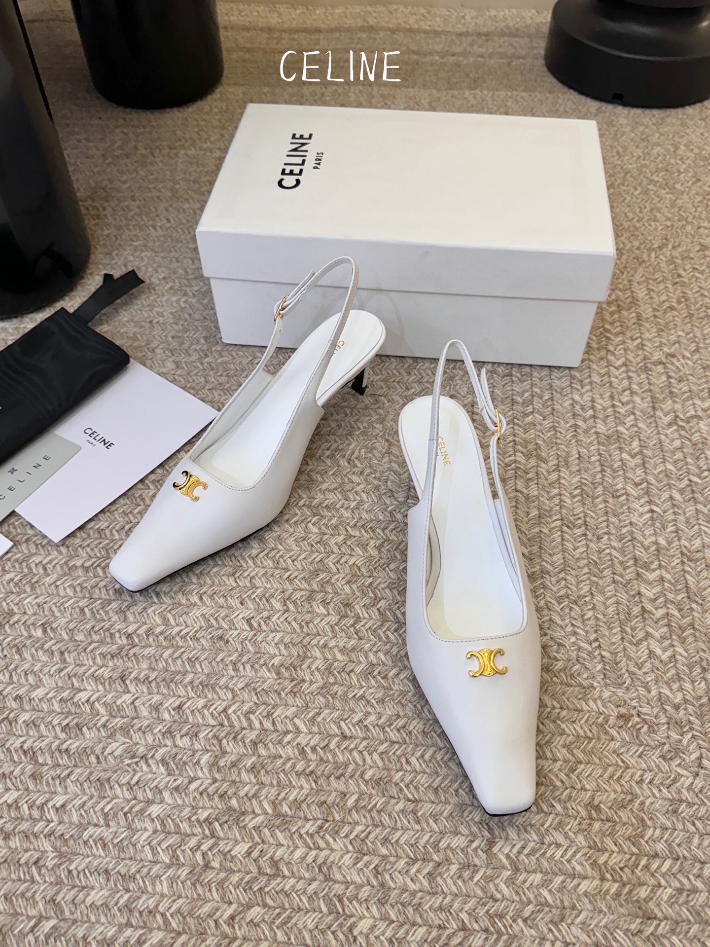 CELINE思琳2026春夏最新凯旋门走秀款 时装鞋 超多网红时尚博主种草 高级感舒适，配女神们的半身裙