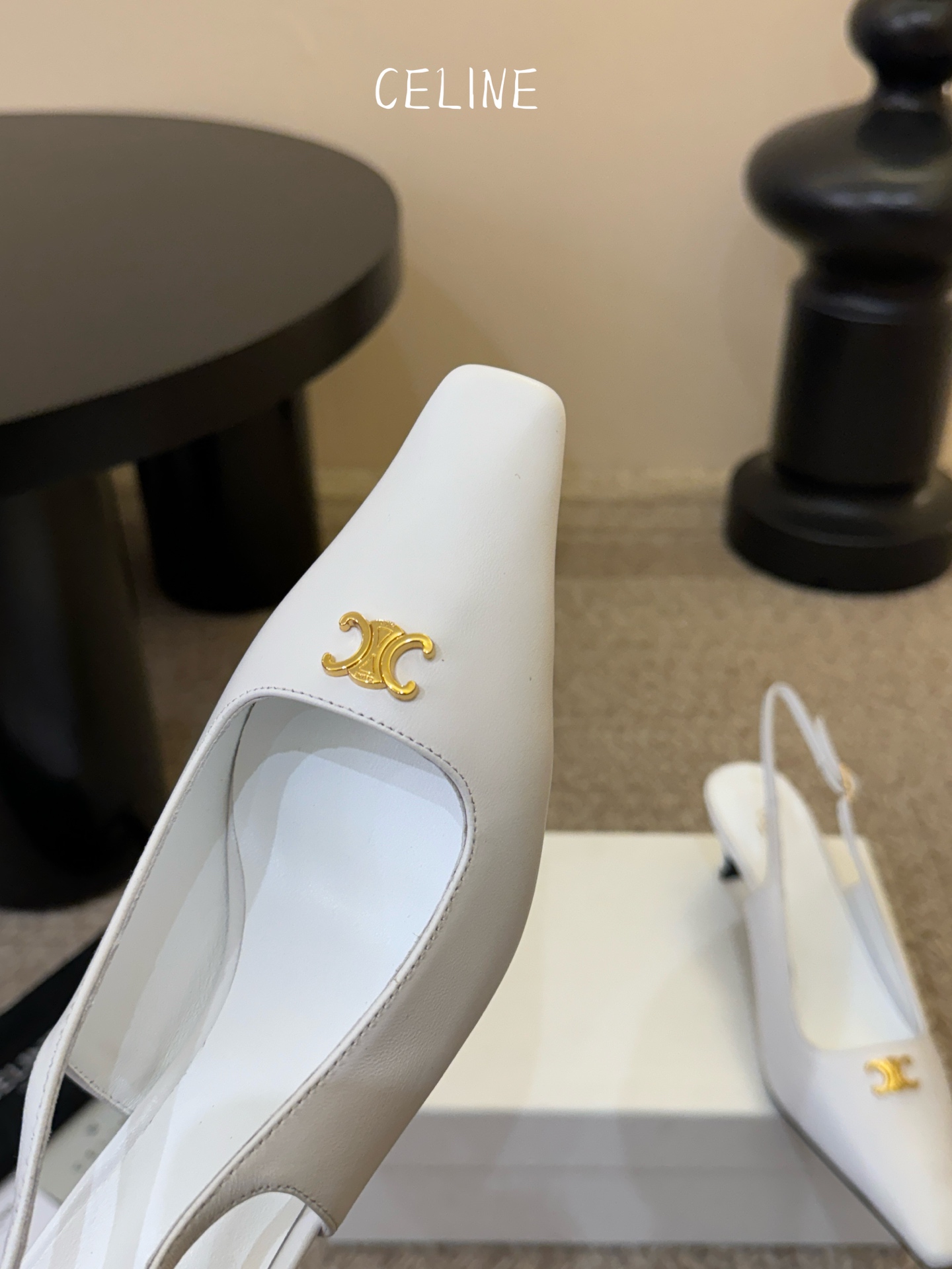 CELINE思琳2026春夏最新凯旋门走秀款 时装鞋 超多网红时尚博主种草 高级感舒适，配女神们的半身裙