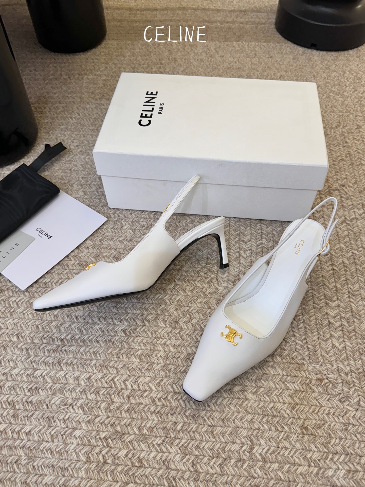 CELINE思琳2026春夏最新凯旋门走秀款 时装鞋 超多网红时尚博主种草 高级感舒适，配女神们的半身裙