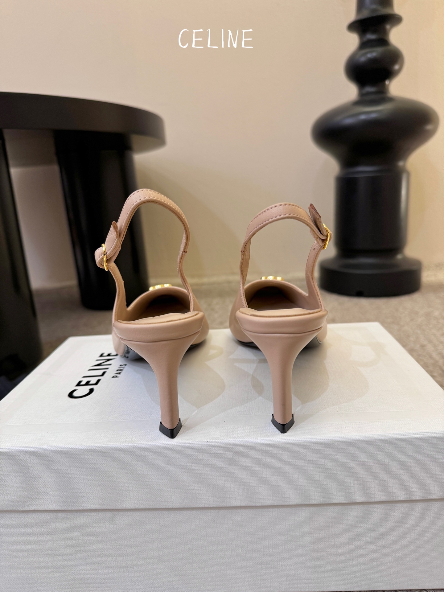 CELINE思琳2026春夏最新凯旋门走秀款 时装鞋 超多网红时尚博主种草 高级感舒适，配女神们的半身裙