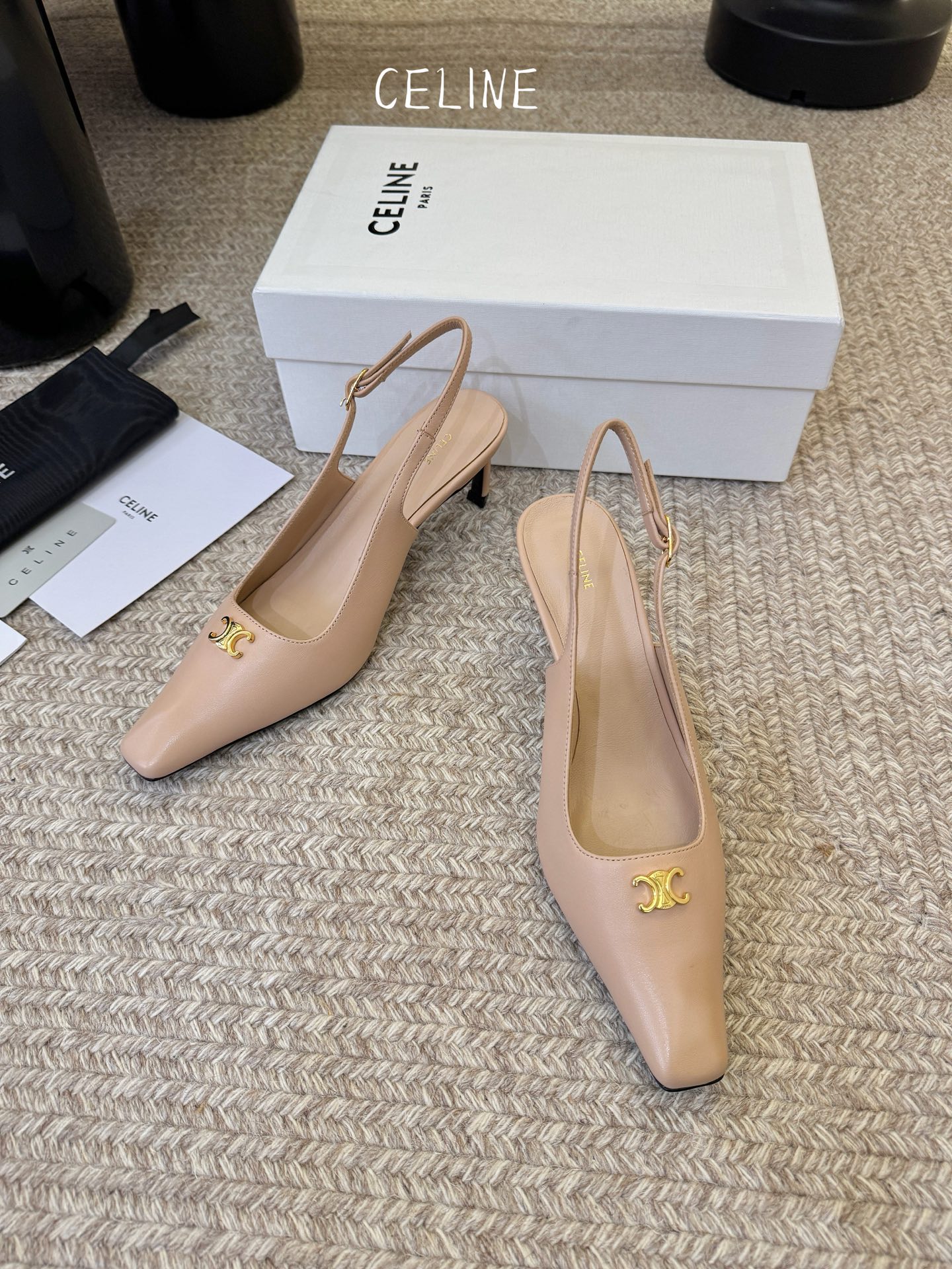 CELINE思琳2026春夏最新凯旋门走秀款 时装鞋 超多网红时尚博主种草 高级感舒适，配女神们的半身裙