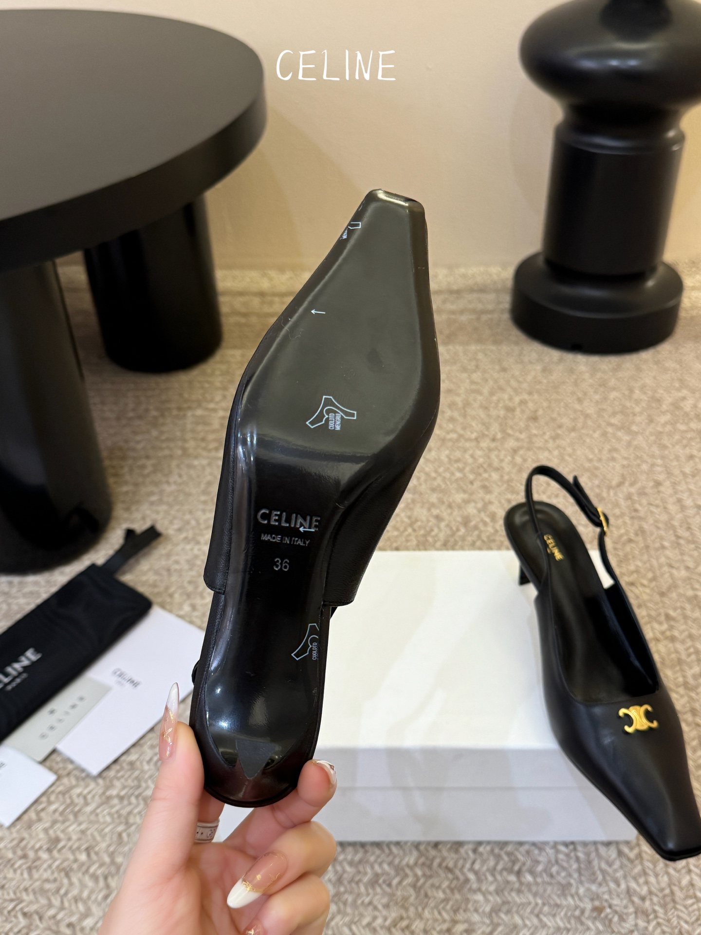 CELINE思琳2026春夏最新凯旋门走秀款 时装鞋 超多网红时尚博主种草 高级感舒适，配女神们的半身裙