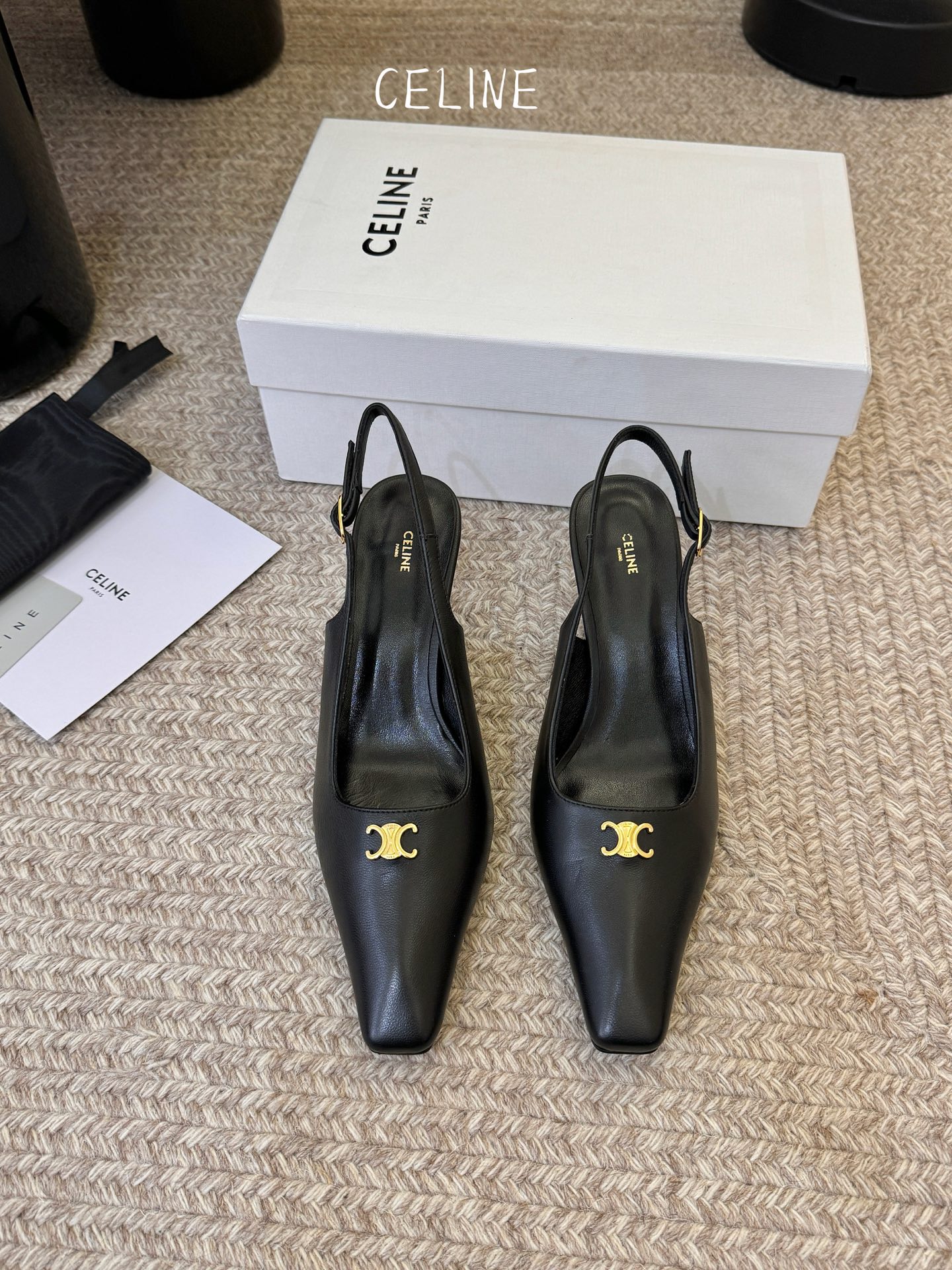 CELINE思琳2026春夏最新凯旋门走秀款 时装鞋 超多网红时尚博主种草 高级感舒适，配女神们的半身裙