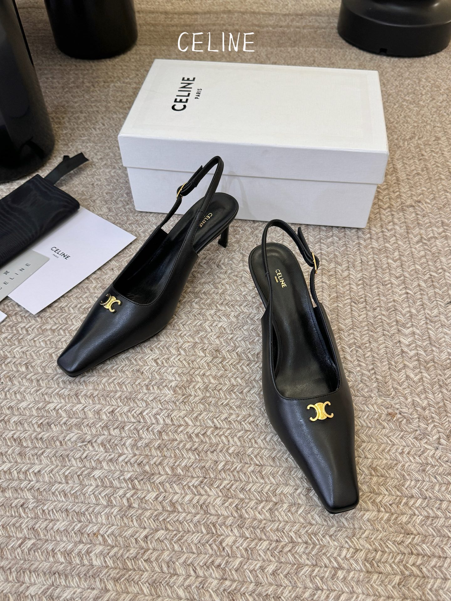 CELINE思琳2026春夏最新凯旋门走秀款 时装鞋 超多网红时尚博主种草 高级感舒适，配女神们的半身裙