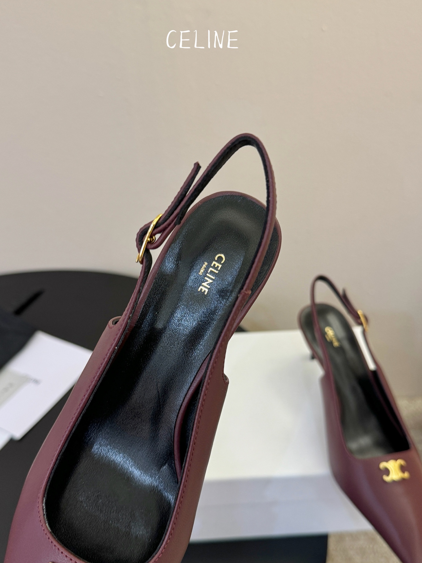 CELINE思琳2026春夏最新凯旋门走秀款 时装鞋 超多网红时尚博主种草 高级感舒适，配女神们的半身裙