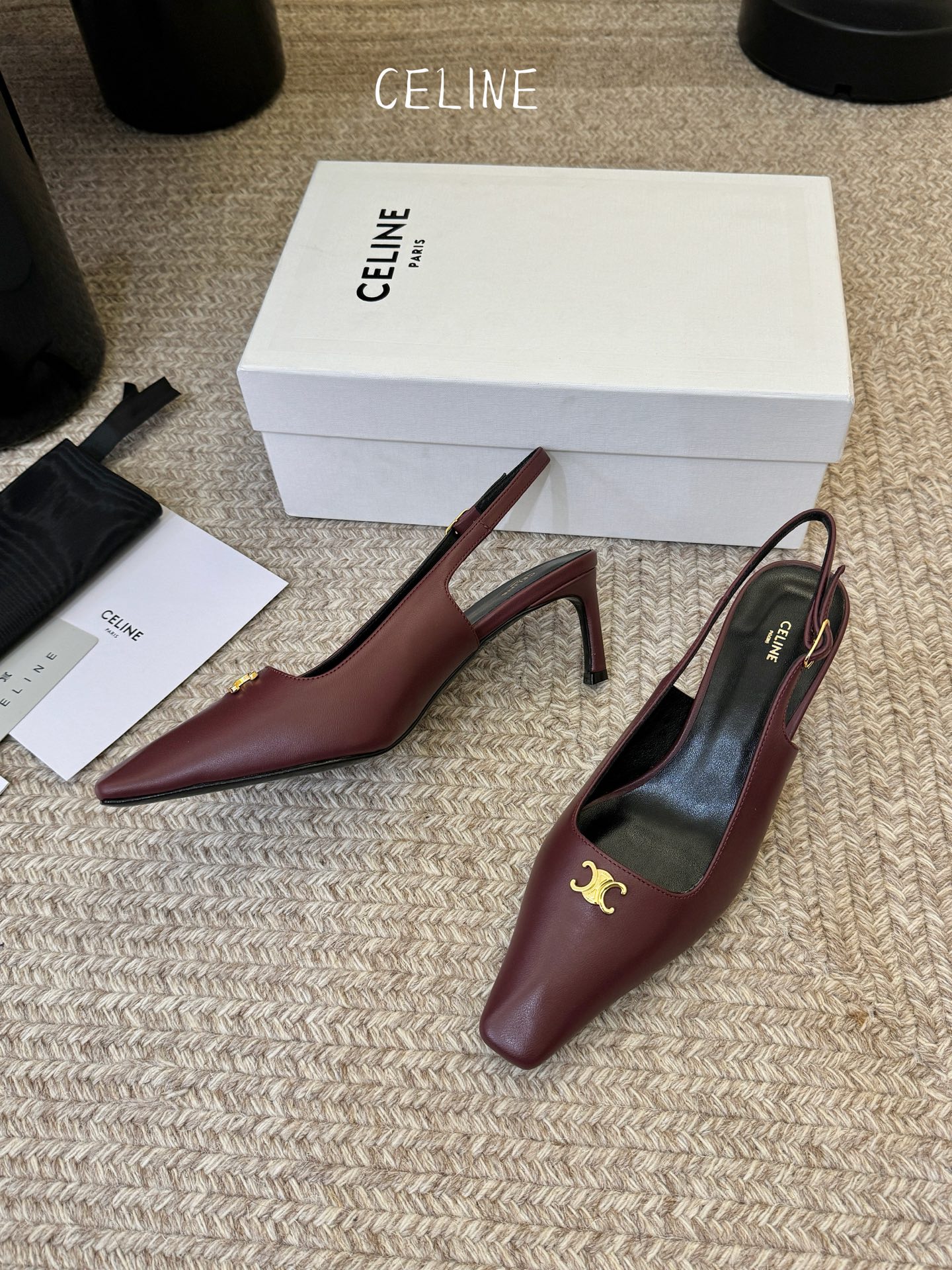 CELINE思琳2026春夏最新凯旋门走秀款 时装鞋 超多网红时尚博主种草 高级感舒适，配女神们的半身裙