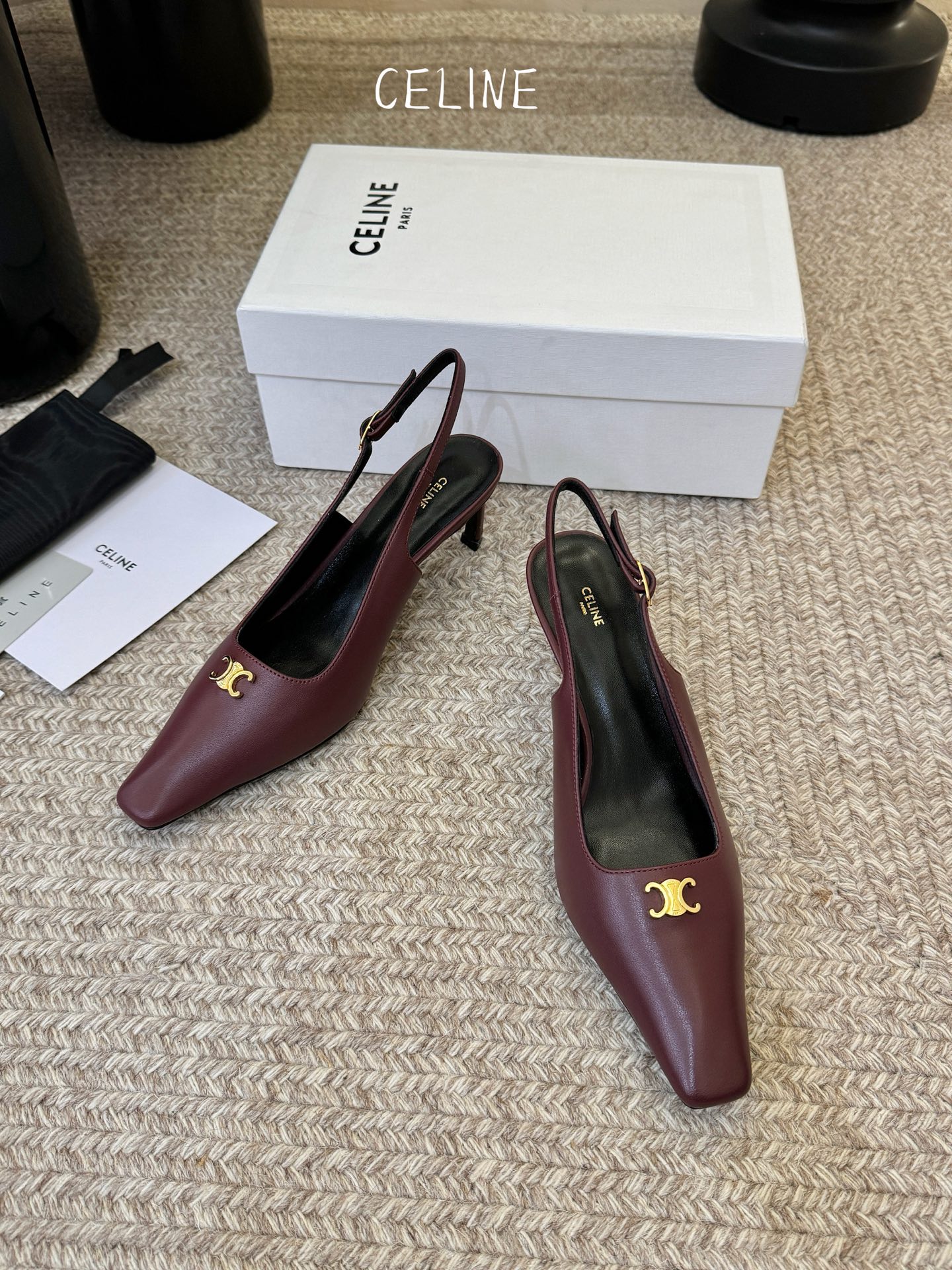 CELINE思琳2026春夏最新凯旋门走秀款 时装鞋 超多网红时尚博主种草 高级感舒适，配女神们的半身裙